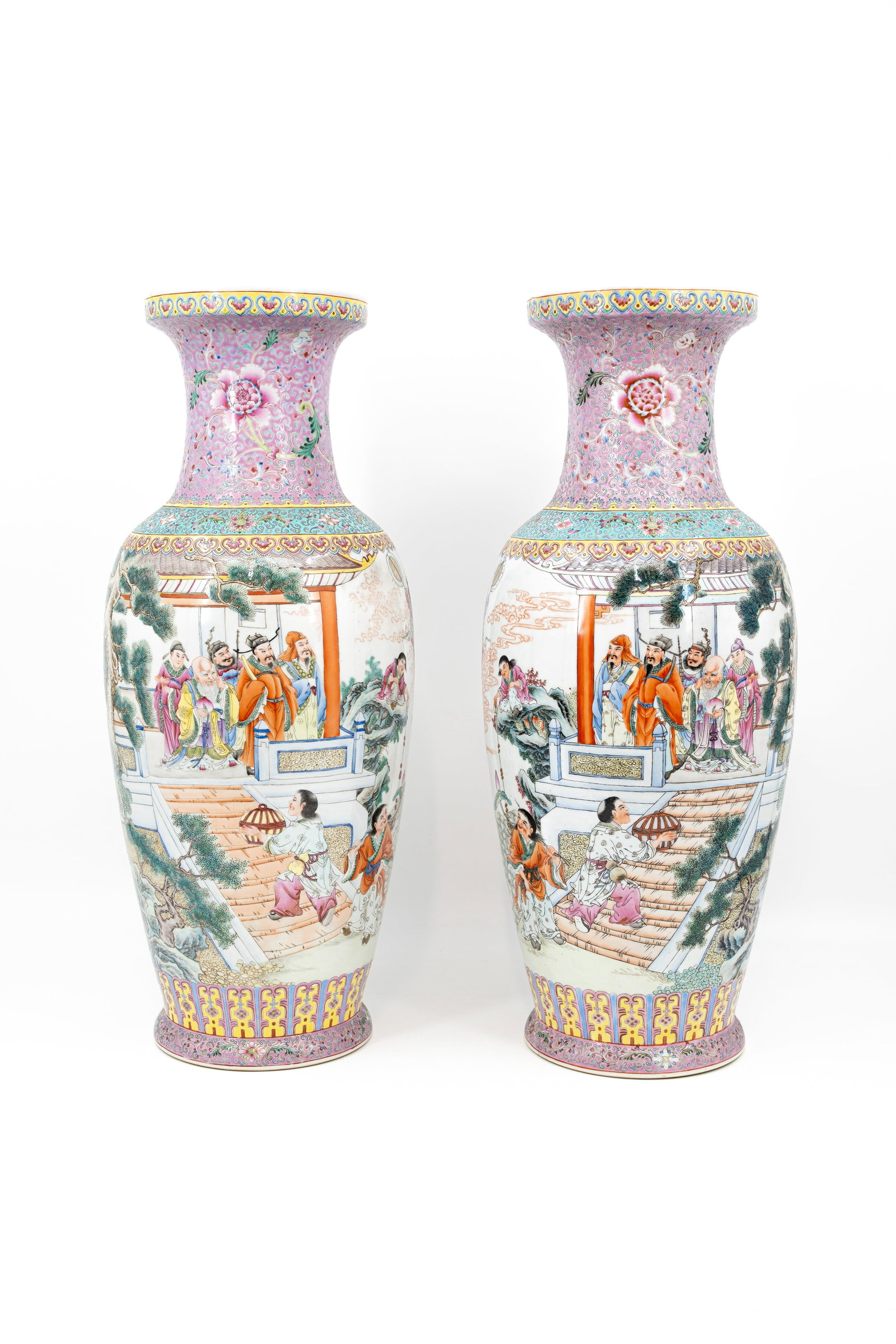 A pair of Chinese republic Famille rose decorated porcelain vases (1 of 12)