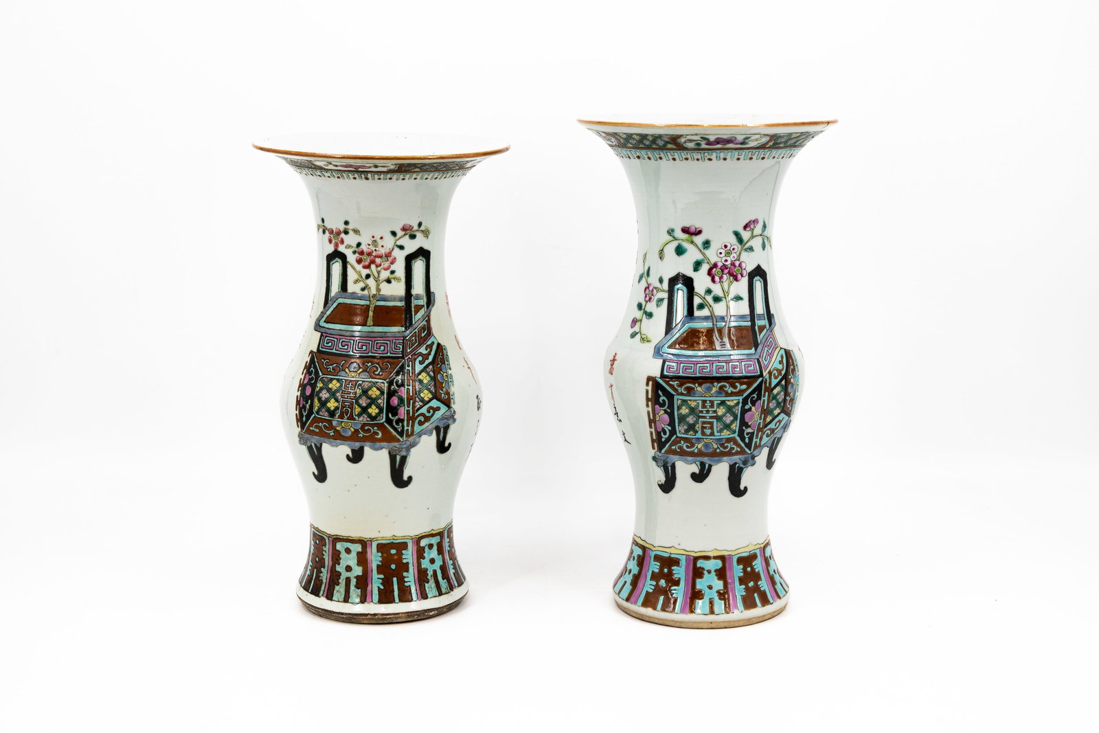 A composed lot of two Chinese yenyen shaped Famille rose valuables decorated porcelain vases (1 of 11)