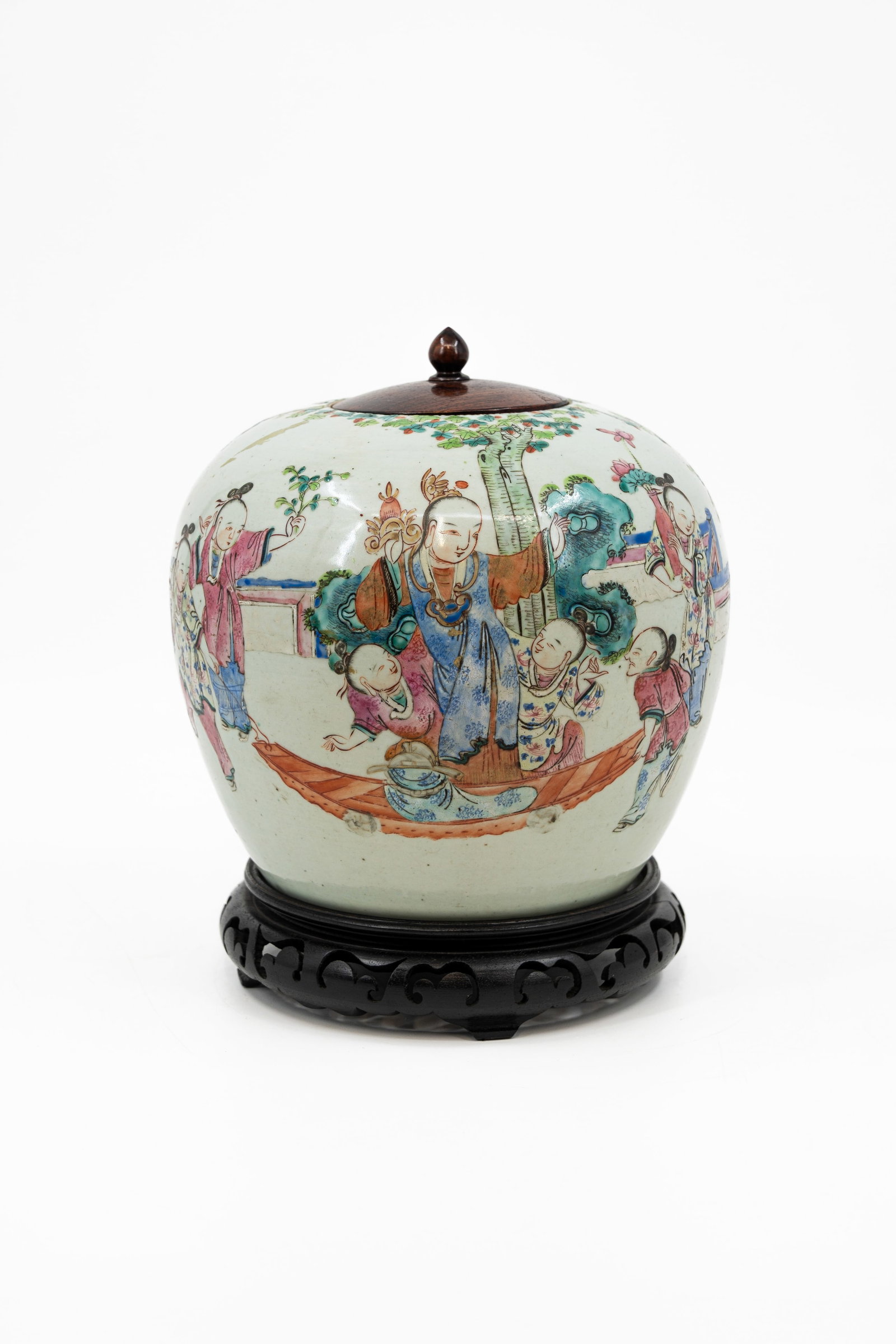 A Chinese Famille rose decorated porcelain covered ginger vase with figural scene (1 of 10)
