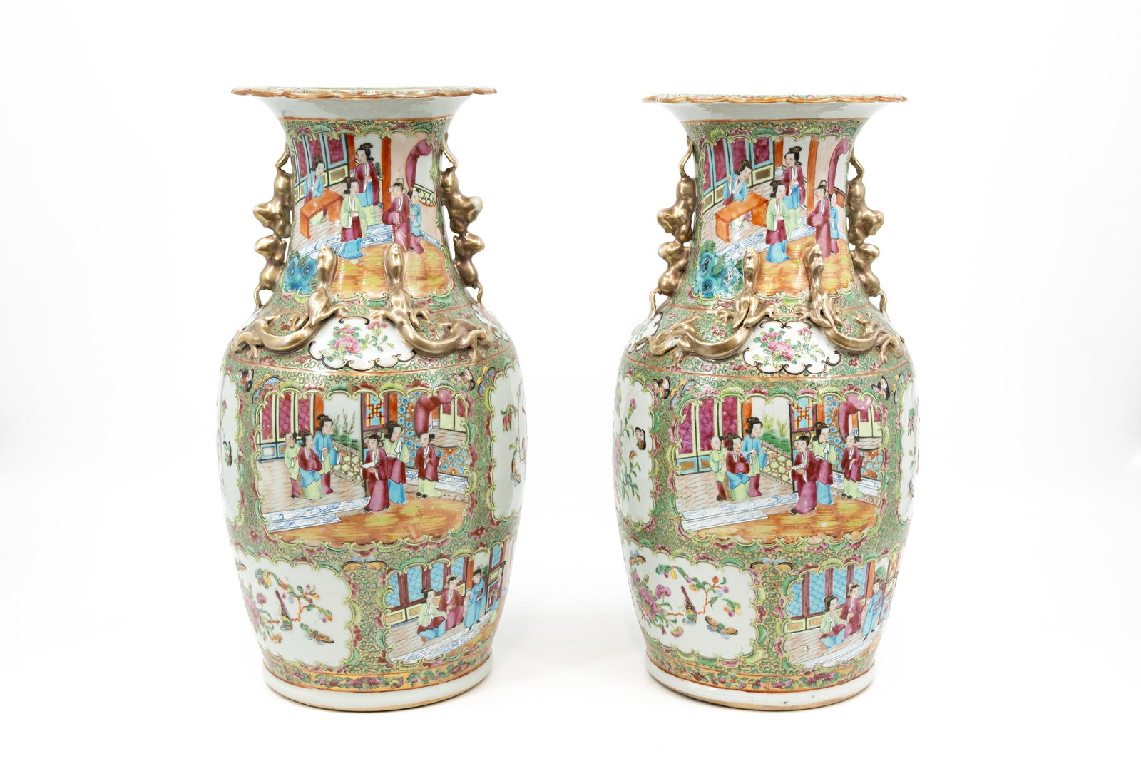 A lot of two Chinese Canton decorated porcelain vases: A lot of two Chinese Canton decorated porcelain vases with figural and floral scene. 19th/20th century. Condition: two small pieces of dragons foot are missing, otherwise good and fair, one vase is ex
