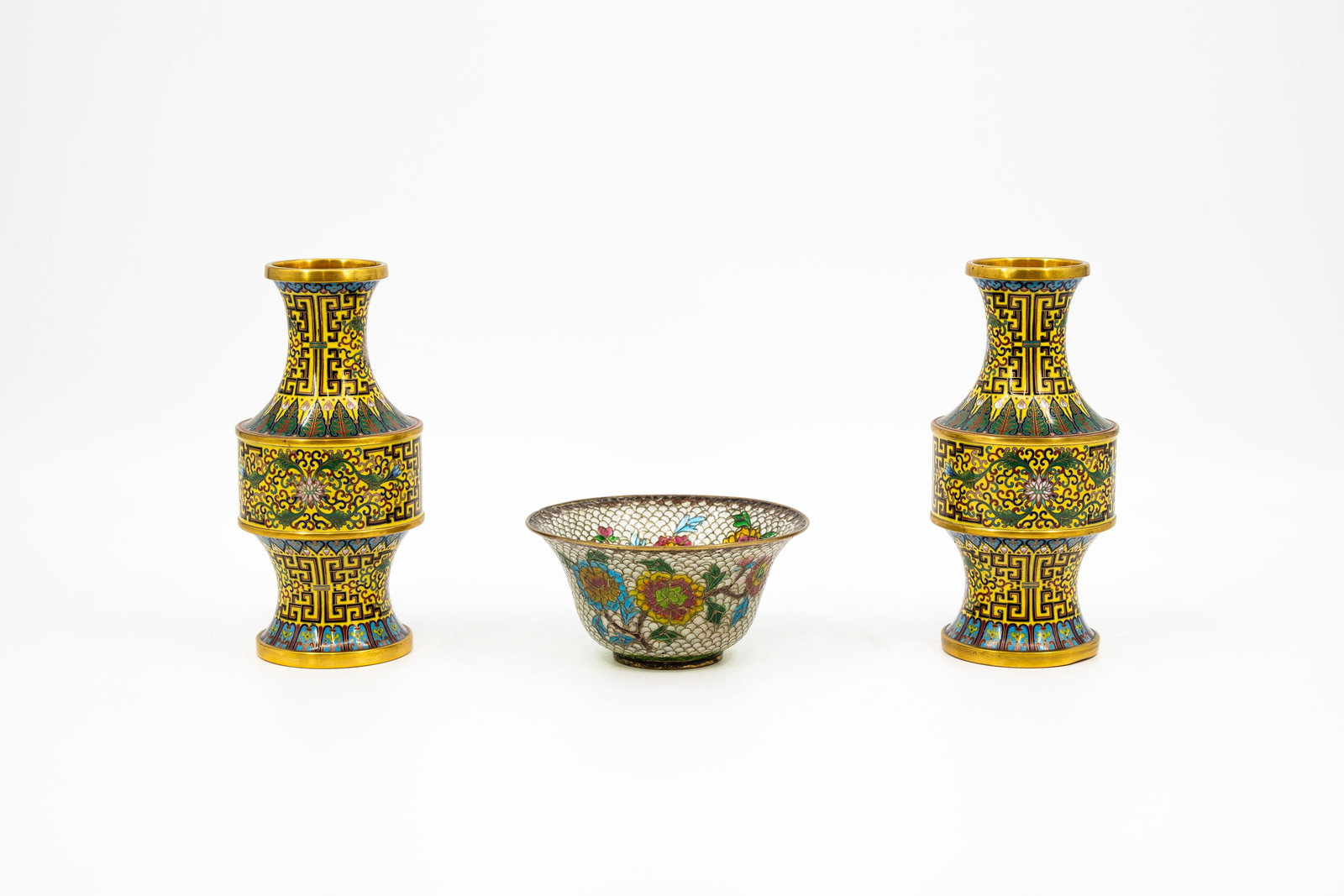 A pair of finely decorated Chinese cloisonne vases, together with a plique-à-jour bowl (1 of 17)