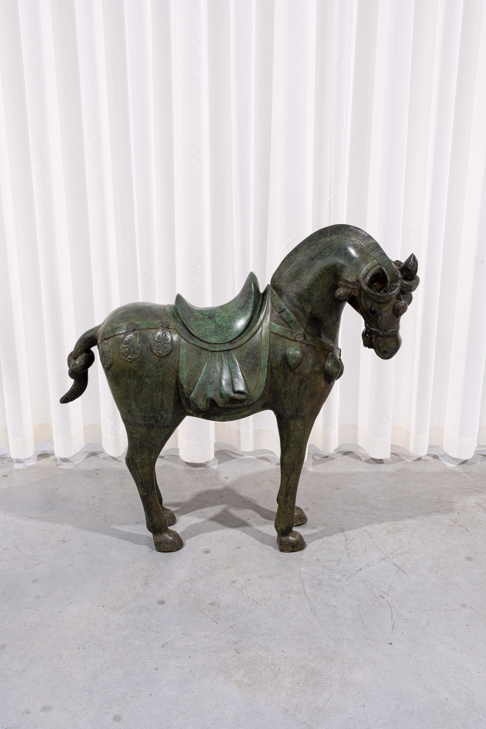 A large and 20th century Chinese style green patinated bronze figure of a standing horse: A large and 20th century Chinese style green patinated bronze figure of a standing horse. Circa 1950-1970s. H: 94 - W: 97 cm
