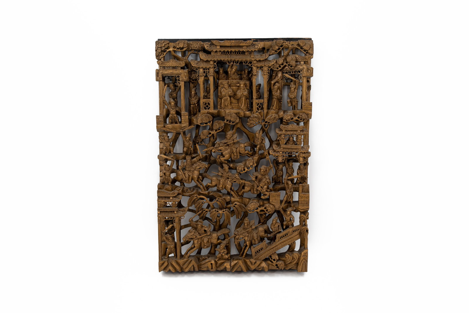 A large and Chinese patinated carved wood wall sculpture plaque: A large and Chinese patinated carved wood wall sculpture plaque with figural palace and warriors scenes. 20th century. H: 63 - W: 41 cm