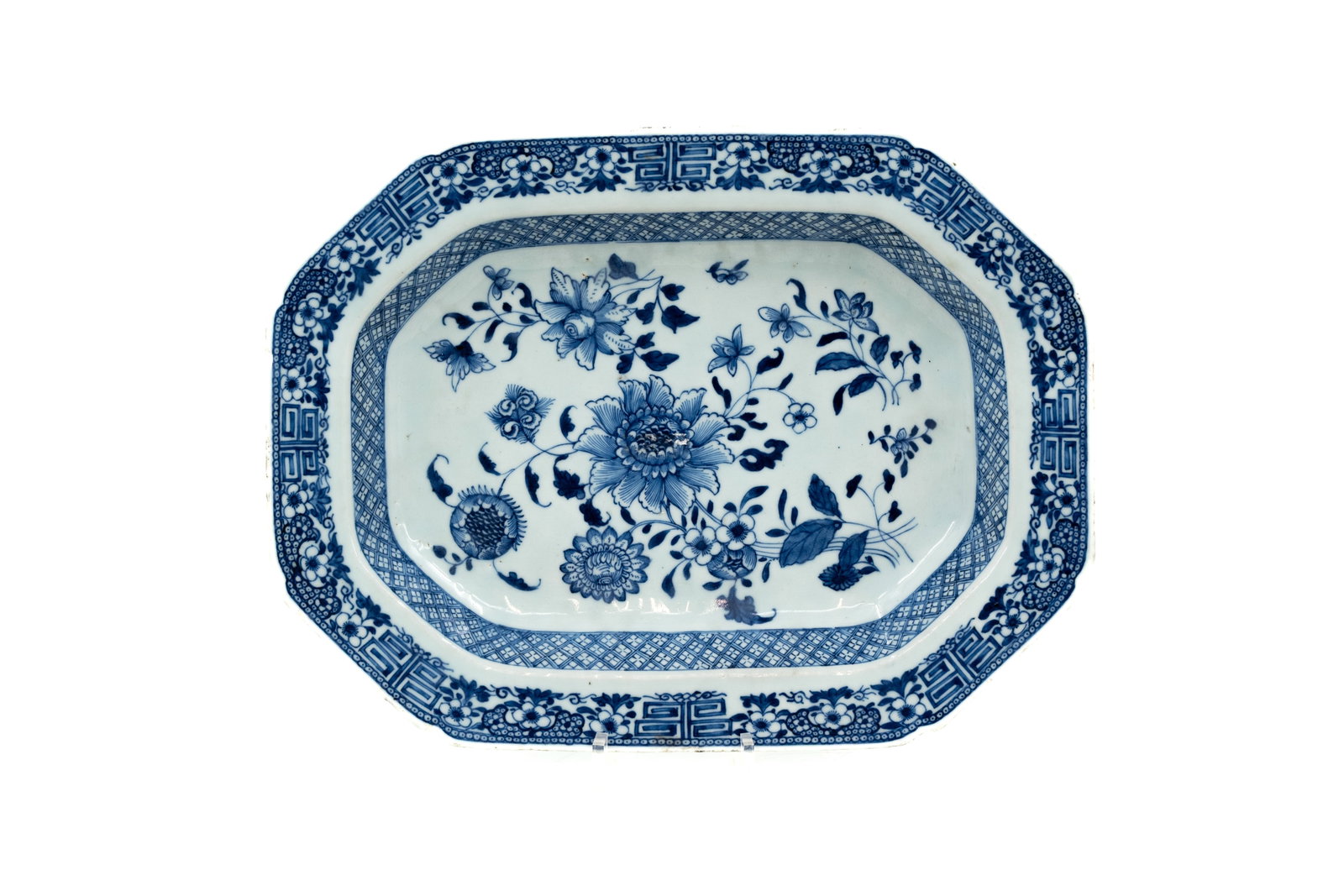 A Chinese blue and white decorated porcelain dish with floral decor (1 of 7)