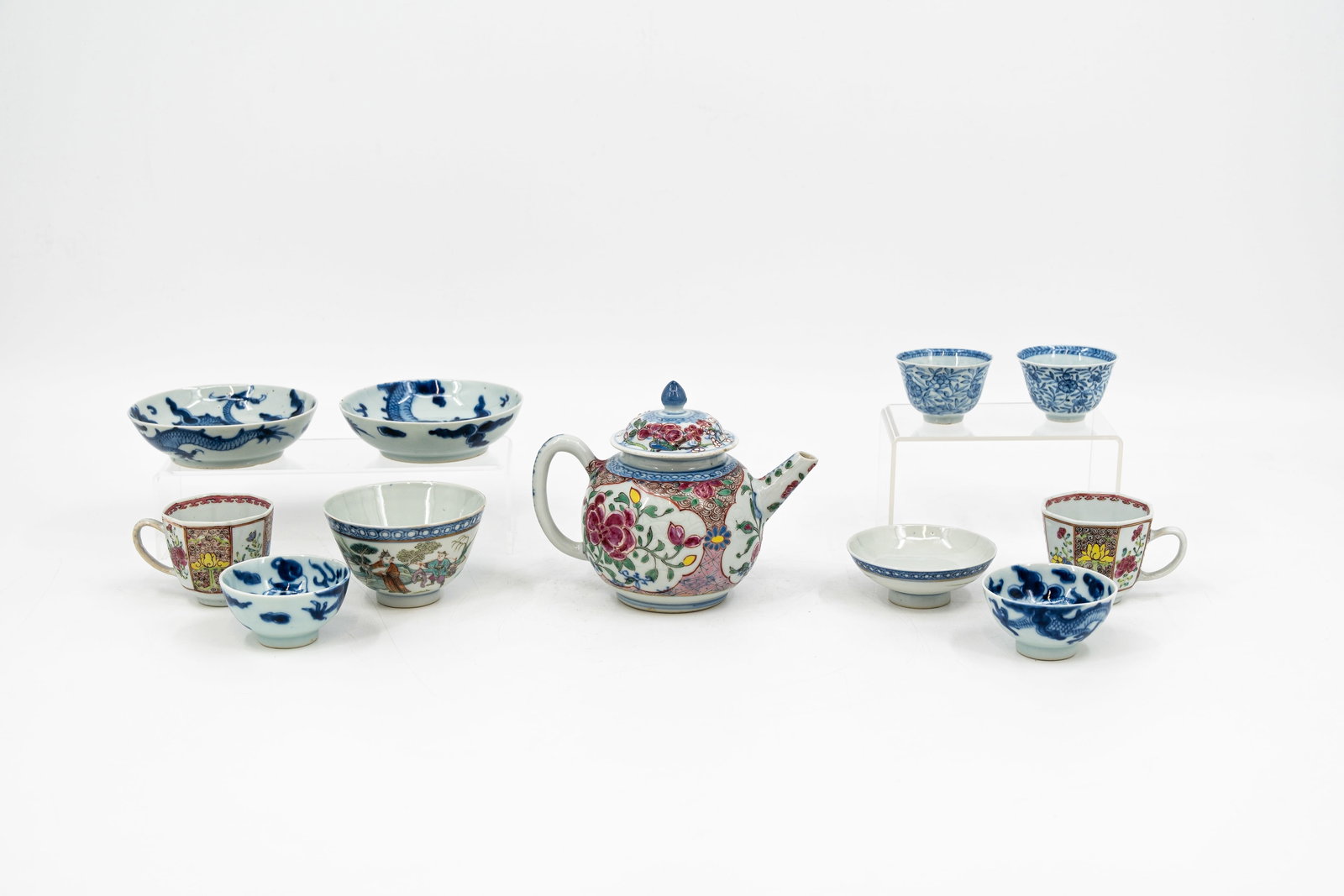 A composed lot of 10 Chinese Famille rose and blue and white decorated porcelain cups and a teapot (1 of 20)