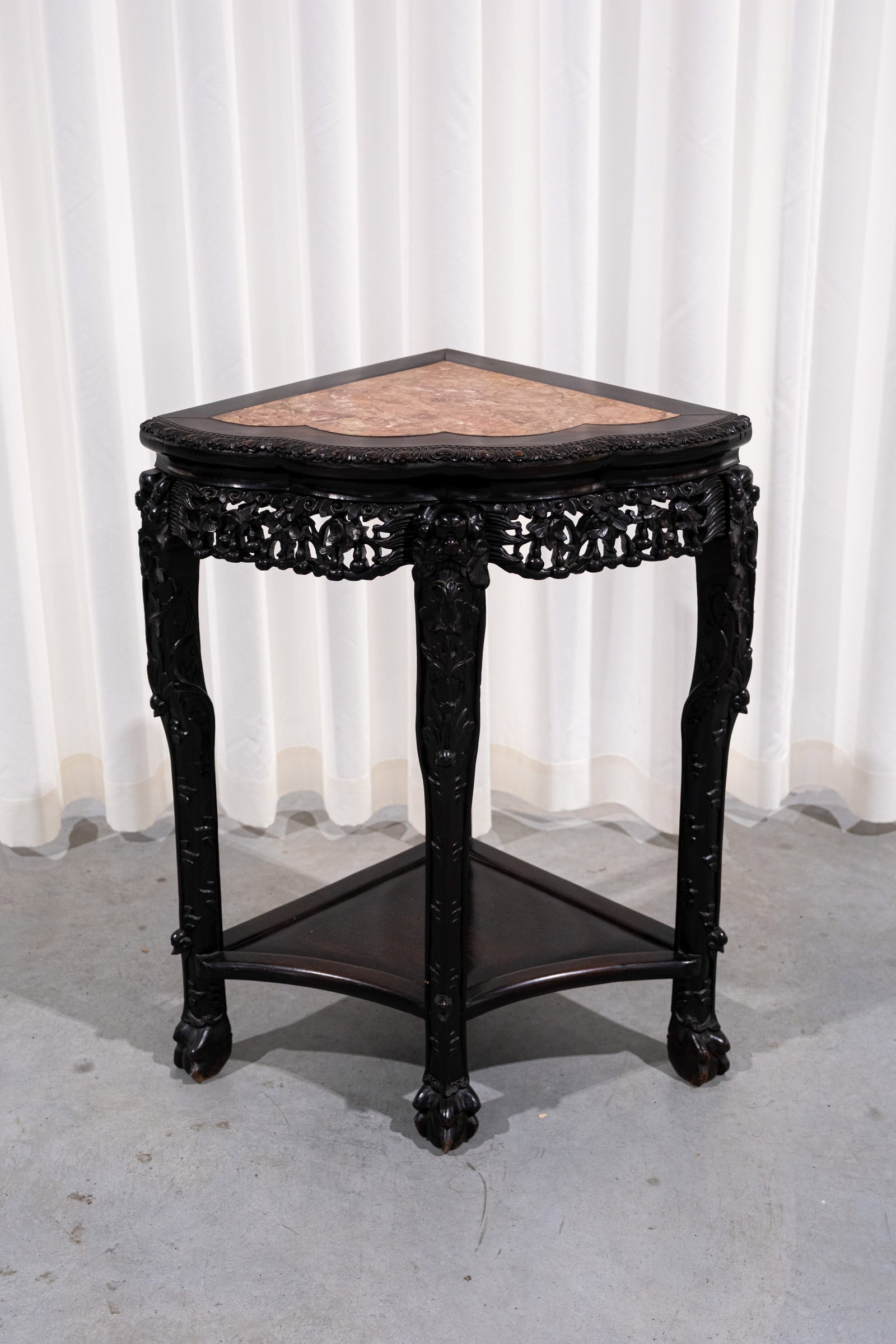 A Chinese richly decorated exotic hardwood corner pedestal: A Chinese richly decorated exotic hardwood corner pedestal with a red marble mounted top. 19th century. H: 82 - W: 65 cm