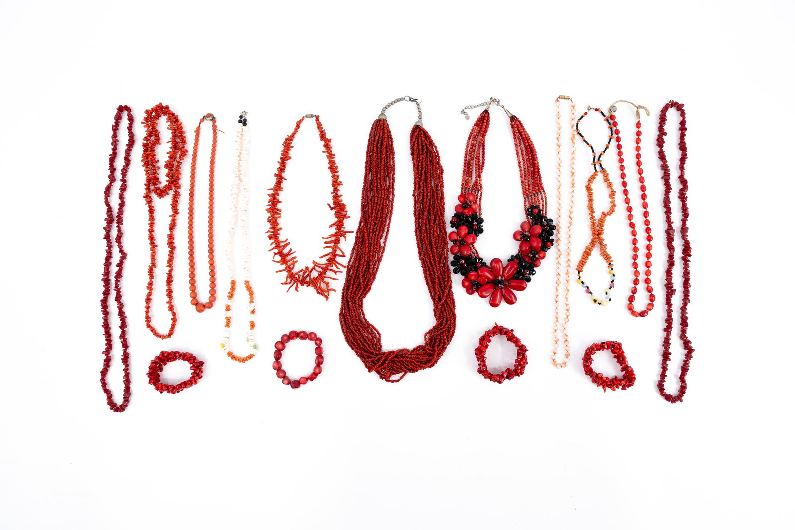 A large composed lot of 15 various necklaces and other jewelry, mostly in natural coral: A large composed lot of 15 various necklaces and other jewelry, mostly in natural coral. 20th century.