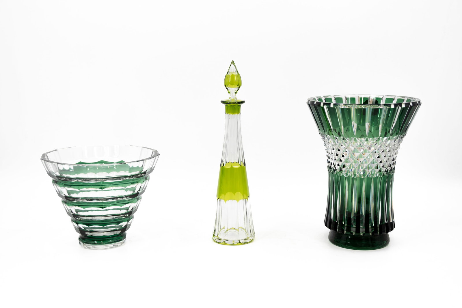 A composed lot of three Belgian, green and clear cut crystal vases and a decanter, all by Val Saint (1 of 13)