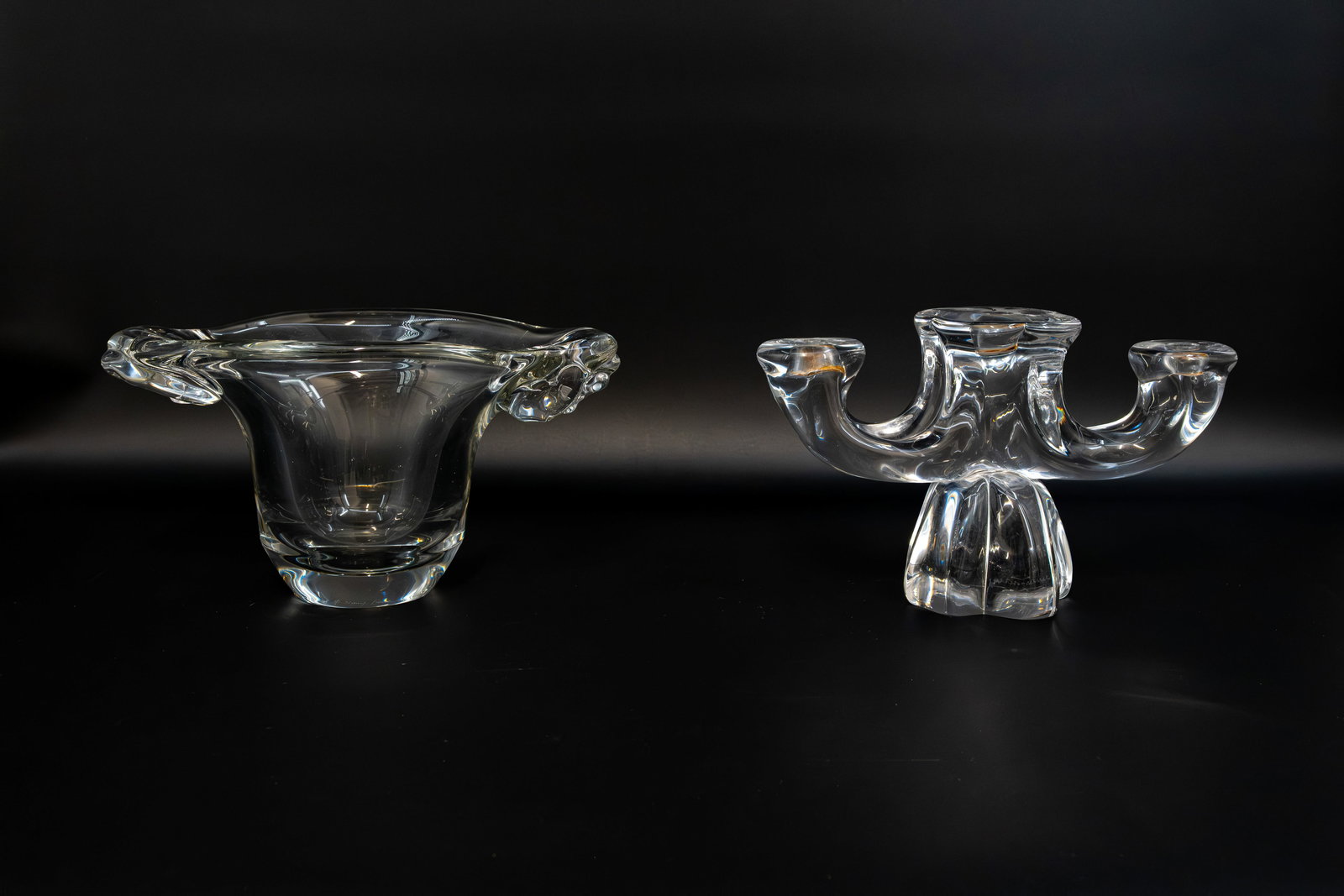 A lot of two French Daum clear glass items (1 of 9)