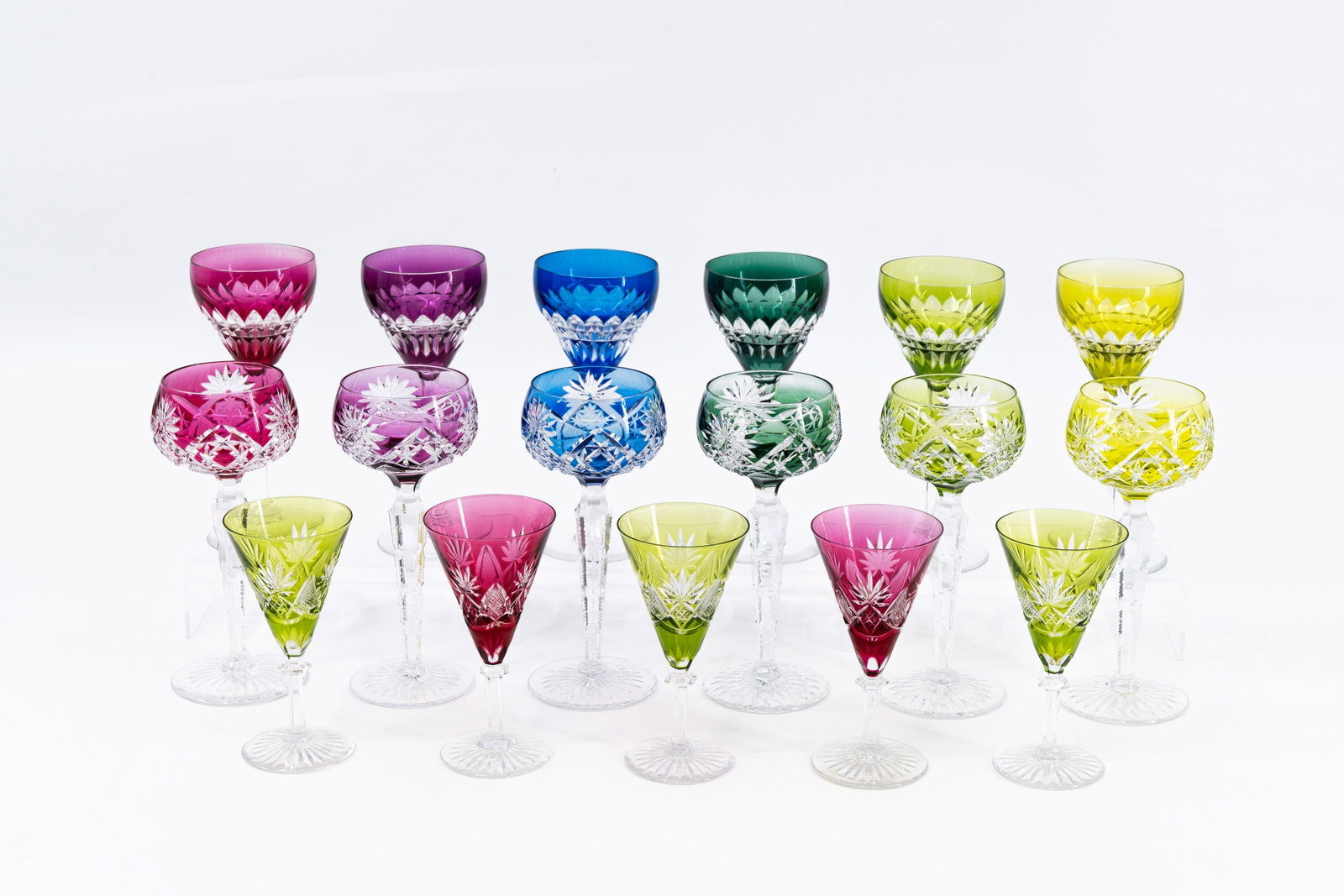 A composed lot of 16 Belgian multi-colored crystal wine glasses by Val Saint Lambert (1 of 19)