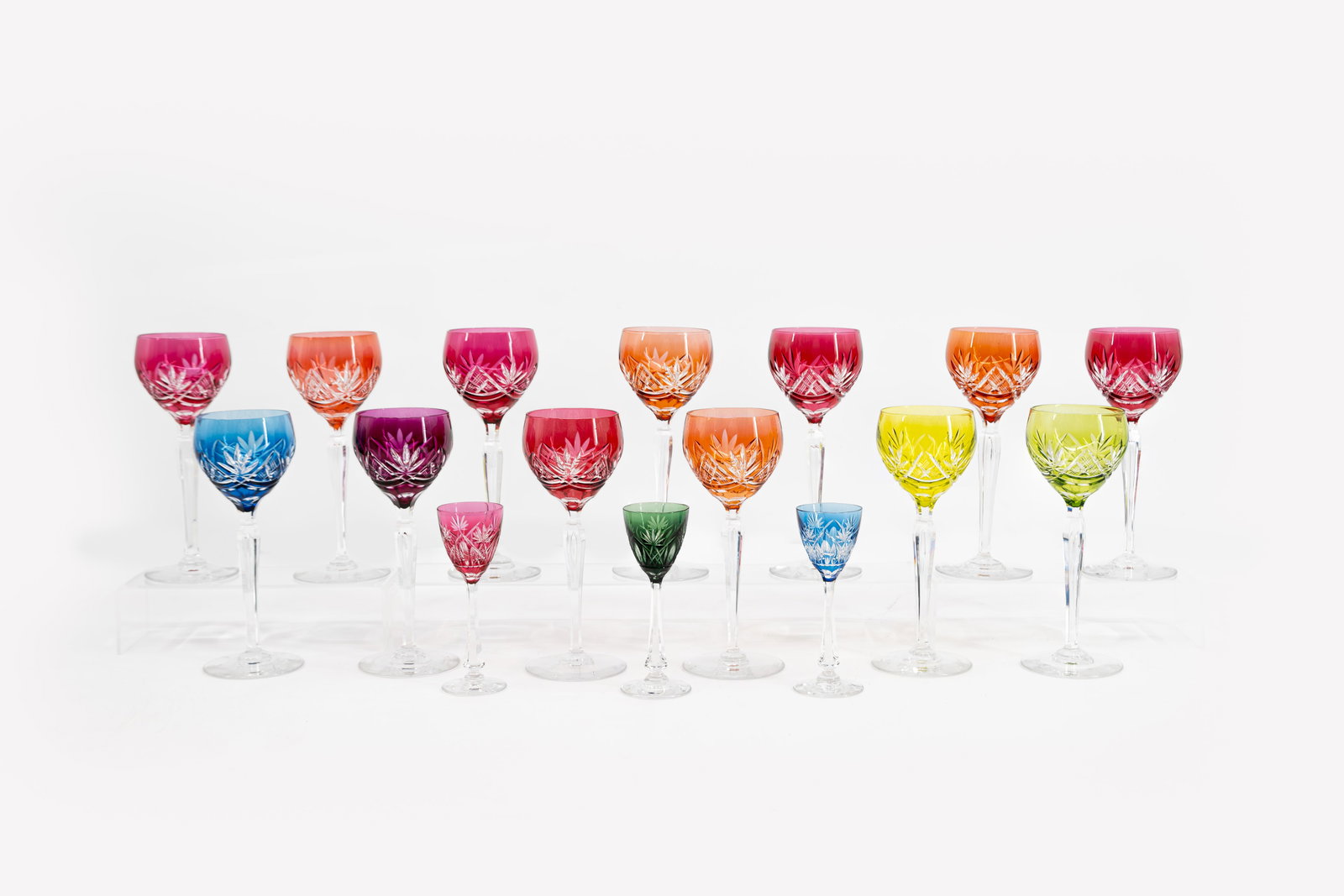 A composed lot of 16 Belgian crystal wine glasses by Val Saint Lambert: A composed lot of 16 Belgian crystal wine glasses by Val Saint Lambert. Consisting of one set of six multicolor wine glasses, seven red and orange wine glasses and three liquor glasses. 20th century. 