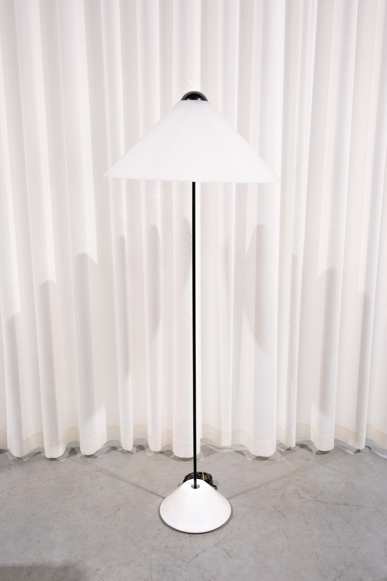 Vico Magistretti, Floor lamp of the series "Snow" (1 of 5)