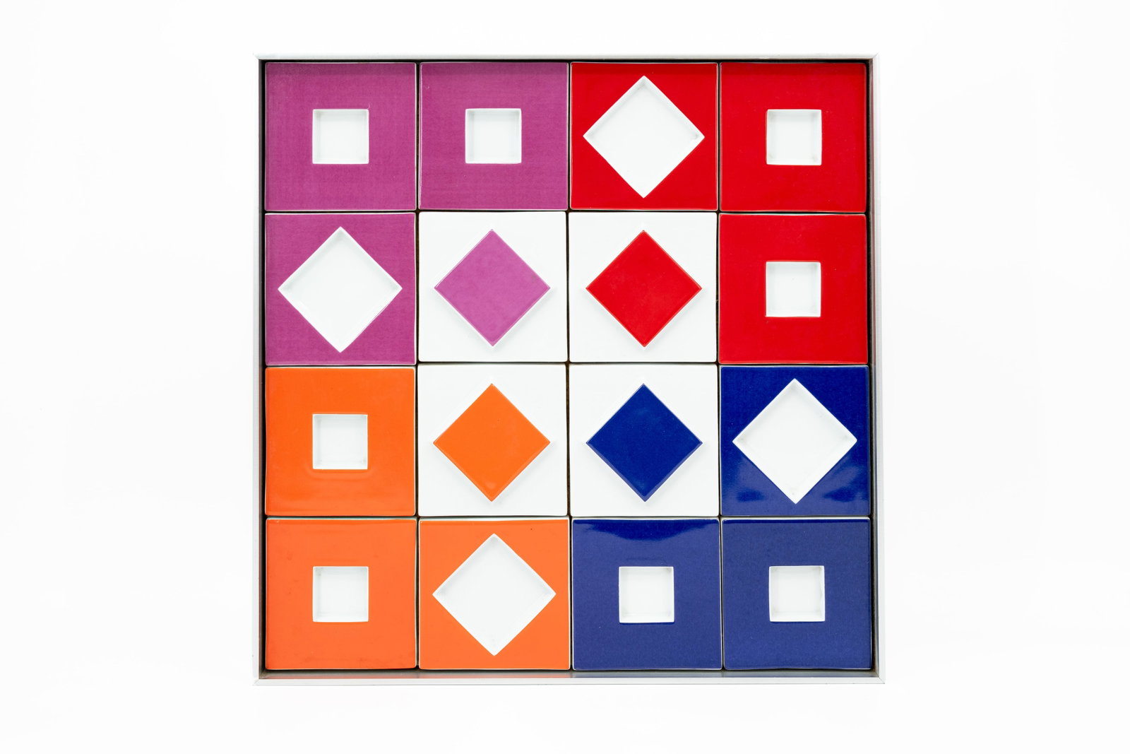 Victor VASARELY (1906-1997) for Rosenthal. A vintage porcelain relief wall art plaque: Victor VASARELY (1906-1997) A vintage porcelain relief wall art plaque designed by Vasarely for Rosenthal. Marked, 20th century. H: 40,5 - W: 40,5 - D: 5 cm
