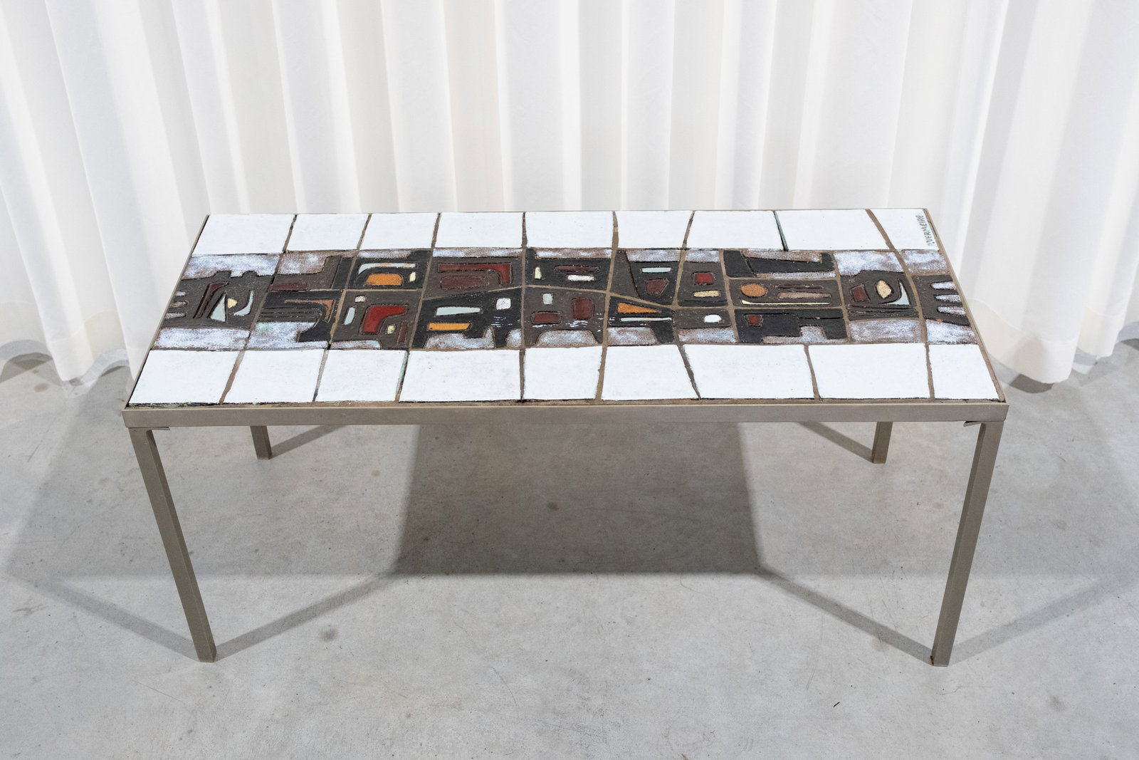 Paul VERMEIRE (1928-1974) A Belgian vintage ceramic coffee table: Paul VERMEIRE (1928-1974) A Belgian vintage ceramic coffee table with chromed brass foot. The table legs need revising. Marked and 20th century. H: 45 - W: 100 - D: 45 cm