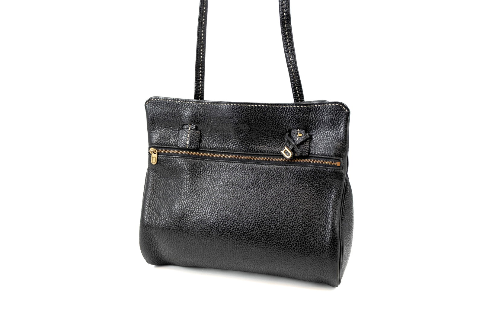 A Delvaux shoulderbag model Nuage in black leather: A Delvaux shoulderbag model Nuage in black leather. Comes with its dustbag and box. Condition: very neat condition with no apparent wear and tear marks. H: 25 - W: 27 - D: 9 cm