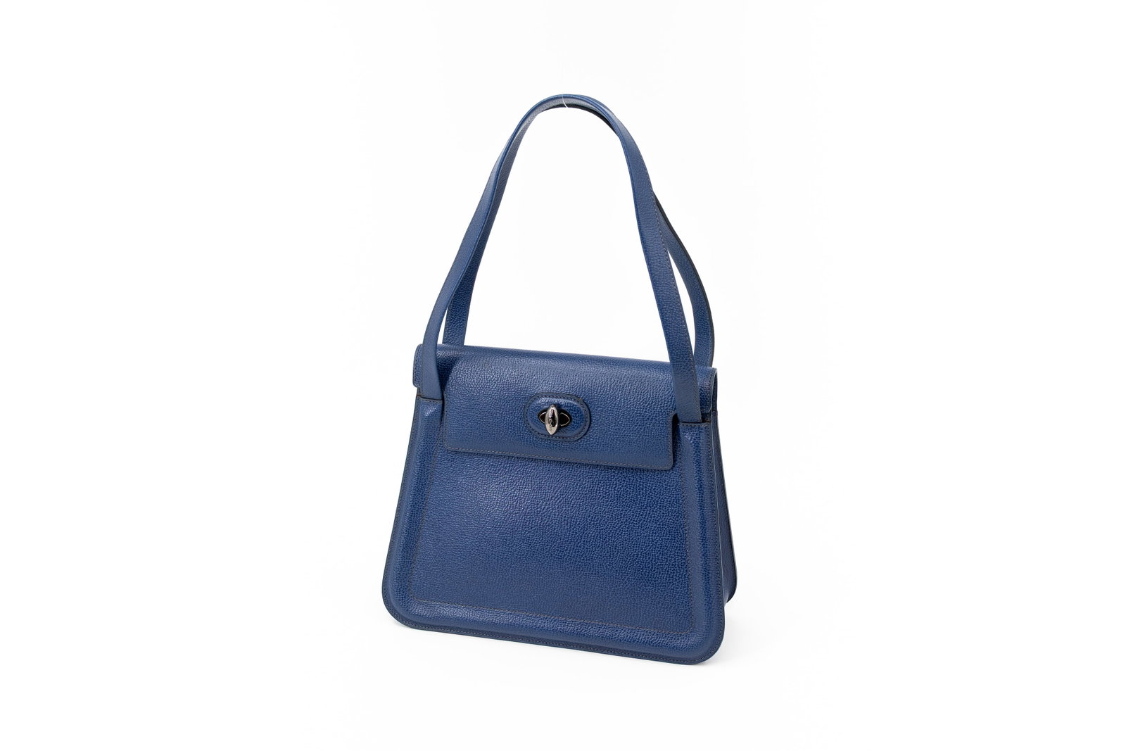 A blue Delvaux schoulder bag with a turnlock: A blue Delvaux schoulder bag with a turnlock. Blue grained leather and dark silver-toned hardware. Comes with its vanity mirror and certificate. Condition: this bag is in excellent condition with no a