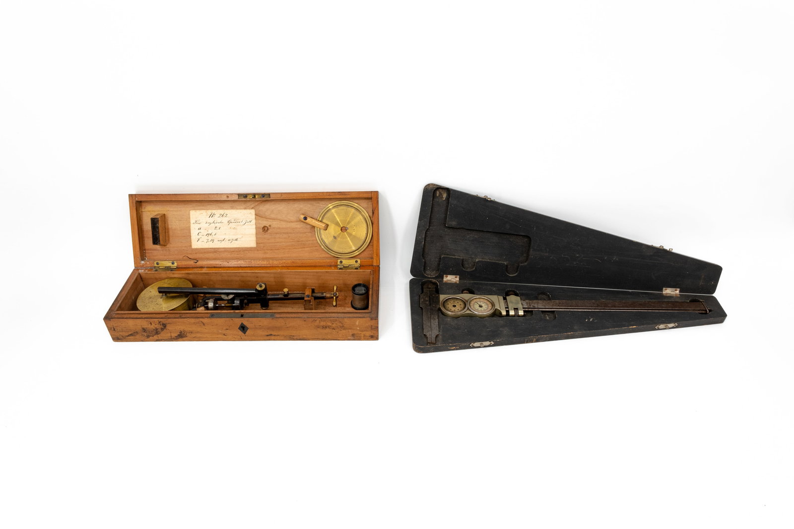 Starke & Kammerer - Wien. A composed lot of two various antique measuring instruments: Starke & Kammerer - Wien. A composed lot of two various antique measuring instruments. One Planimeter and one sliding mat by Bodson - Liége. Both comes in original protecting box. Marked, 19th/20th c