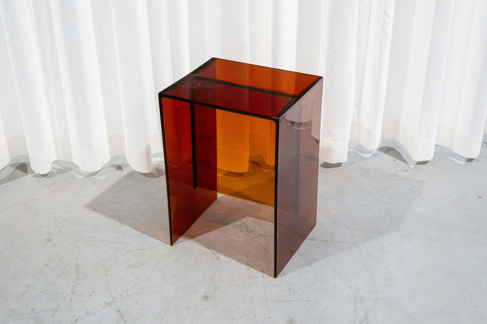 A design amber colored plexi side table designed by Ludovica & Roberto Palomba for Kartell: A design amber colored plexi side table designed by Ludovica & Roberto Palomba for Kartell by Laufen. Marked, 21th century. H: 46,5 - W: 33 - D: 27,5 cm