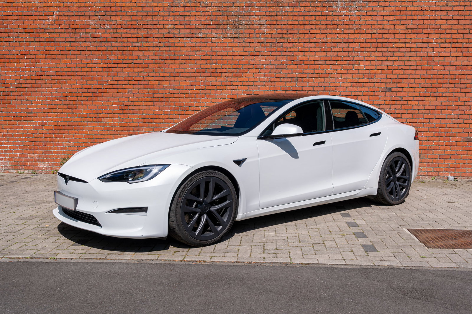 Tesla Model S Plaid - Exceptional private estate sale: Tesla Model S Plaid - Exceptional private estate sale - Full drive active system, 19/12/2022 - 48 790 km's. Invoice with new price of € 133.000 included. Report available on request.