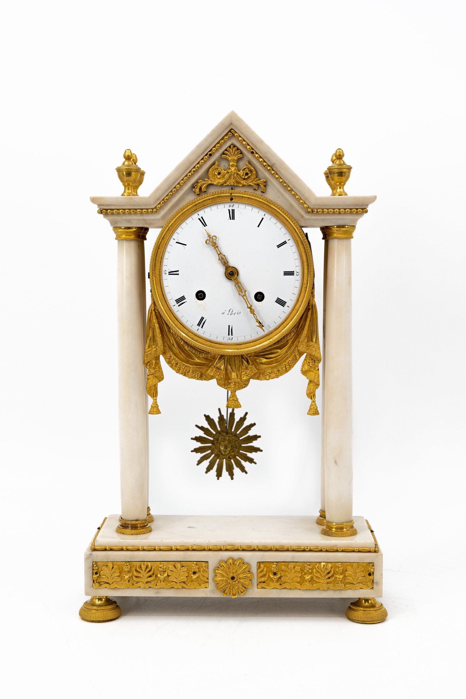 An antique Louis XVI style portico clock with white marble columns and gilt bronze mountings: An antique Louis XVI style portico clock with white marble columnsz and gilt bronze mountings. 18th/19th century. H: 39 - W: 23 cm