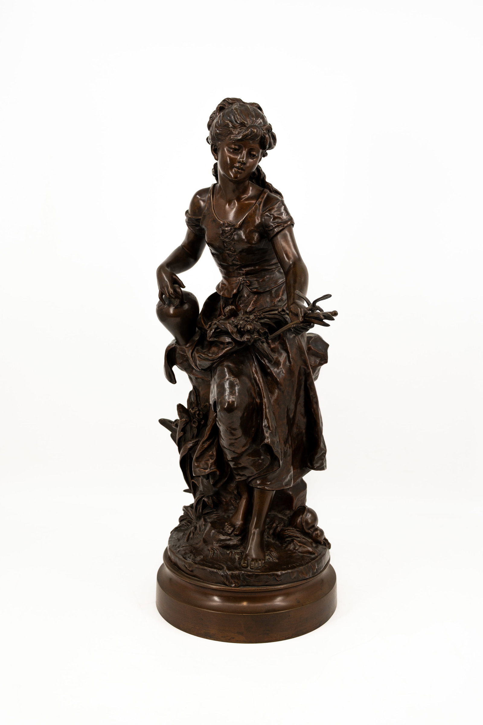 Hippolyte MOREAU (1832-1927) A large antique patinated bronze figural sculpture (1 of 13)