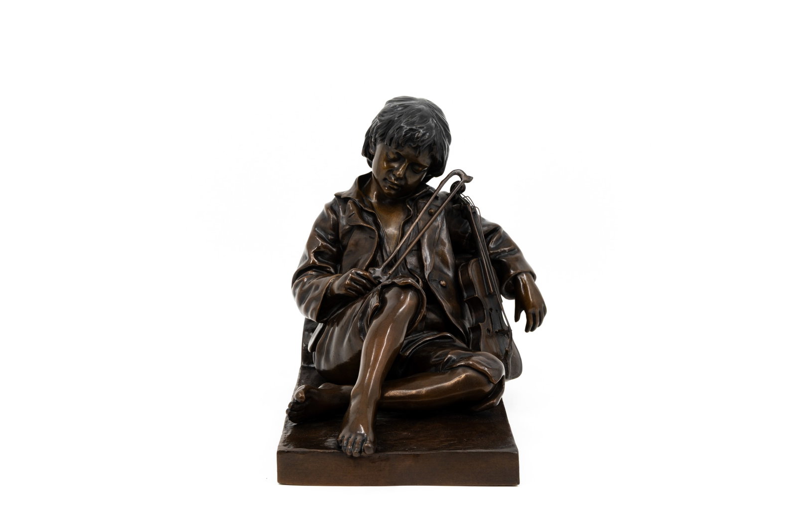 Léon THAREL (1858-1902) "Le petit violoniste endormi" An antique patinated bronze sculpture: Léon THAREL (1858-1902) "Le petit violoniste endormi". An antique patinated bronze sculpture of a resting young boy and violin. Signed, late 19th century. H: 24 - W: 26 cm