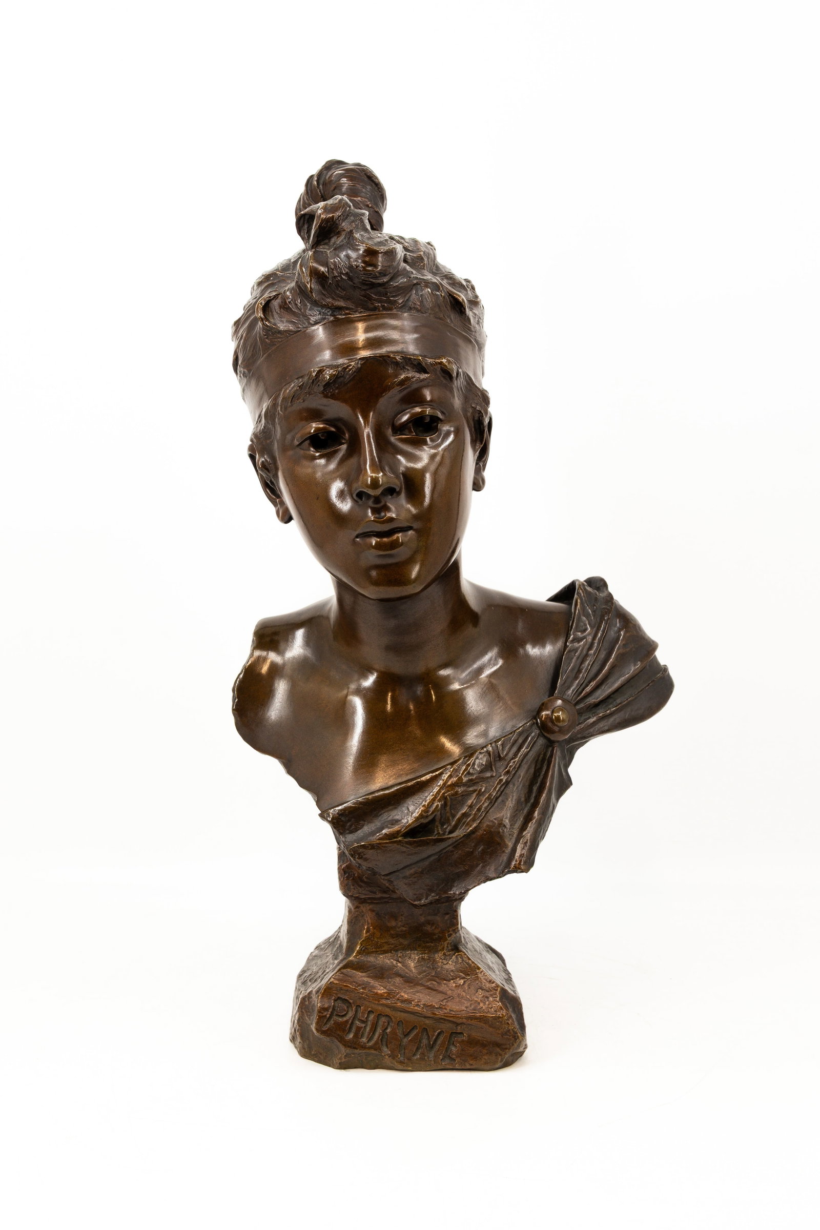 Emmanuel VILLANIS (1858-1914) "Phryne" An antique art nouveau French patinated bronze bust sculpture: Emmanuel VILLANIS (1858-1914) "Phryne". An antique art nouveau French patinated bronze bust sculpture of the Greek courtesan Phryne. Signed, 19th/20th century. H: 63,5 cm