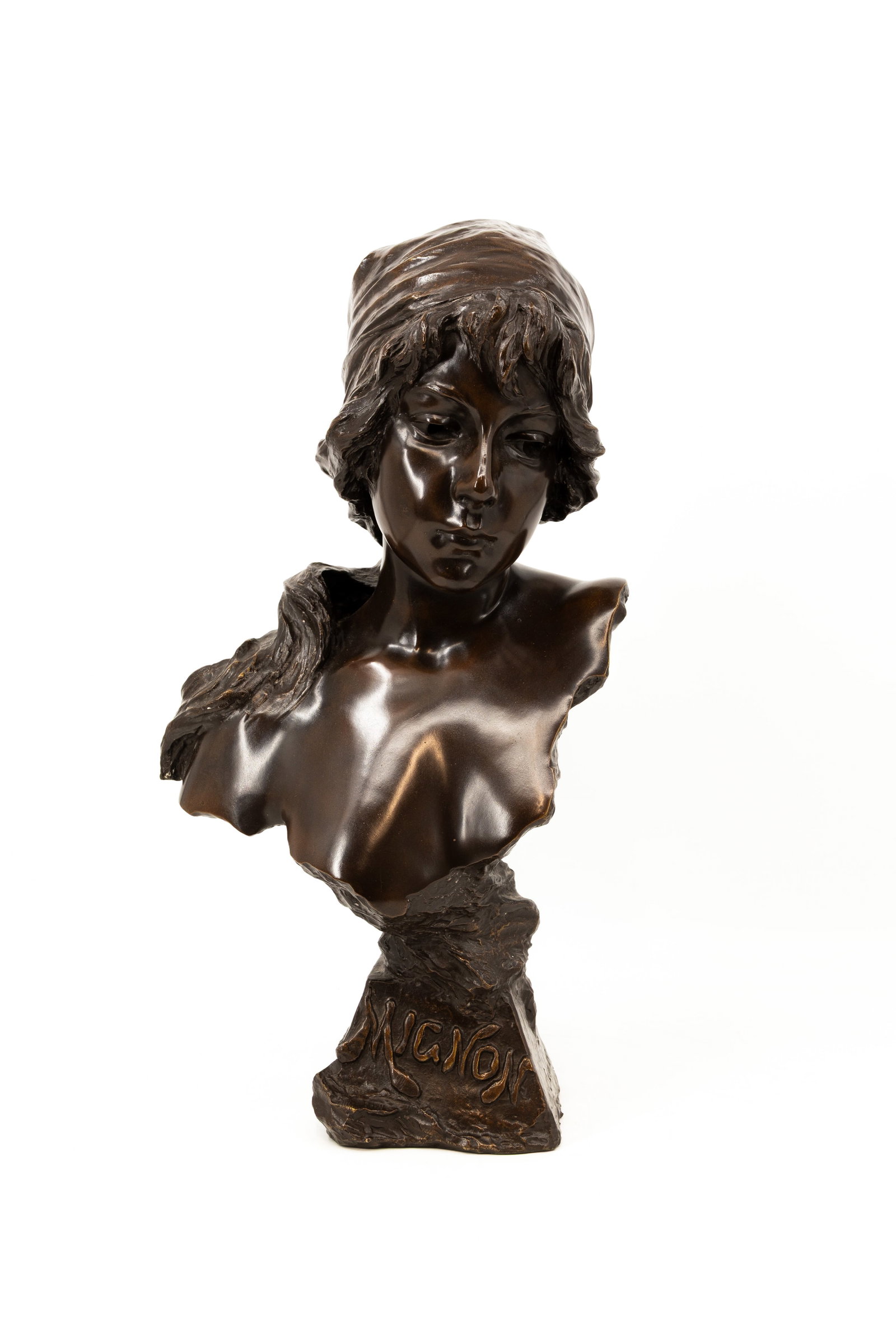 Emmanuel VILLANIS (1858-1914) "Mignon" An antique art nouveau French patinated bronze bust sculpture: Emmanuel VILLANIS (1858-1914) "Mignon". An antique art nouveau French patinated bronze bust sculpture of a lady. Signed, monogrammed and marked "Salon 1896". 19th/20th century. H: 56,5 cm