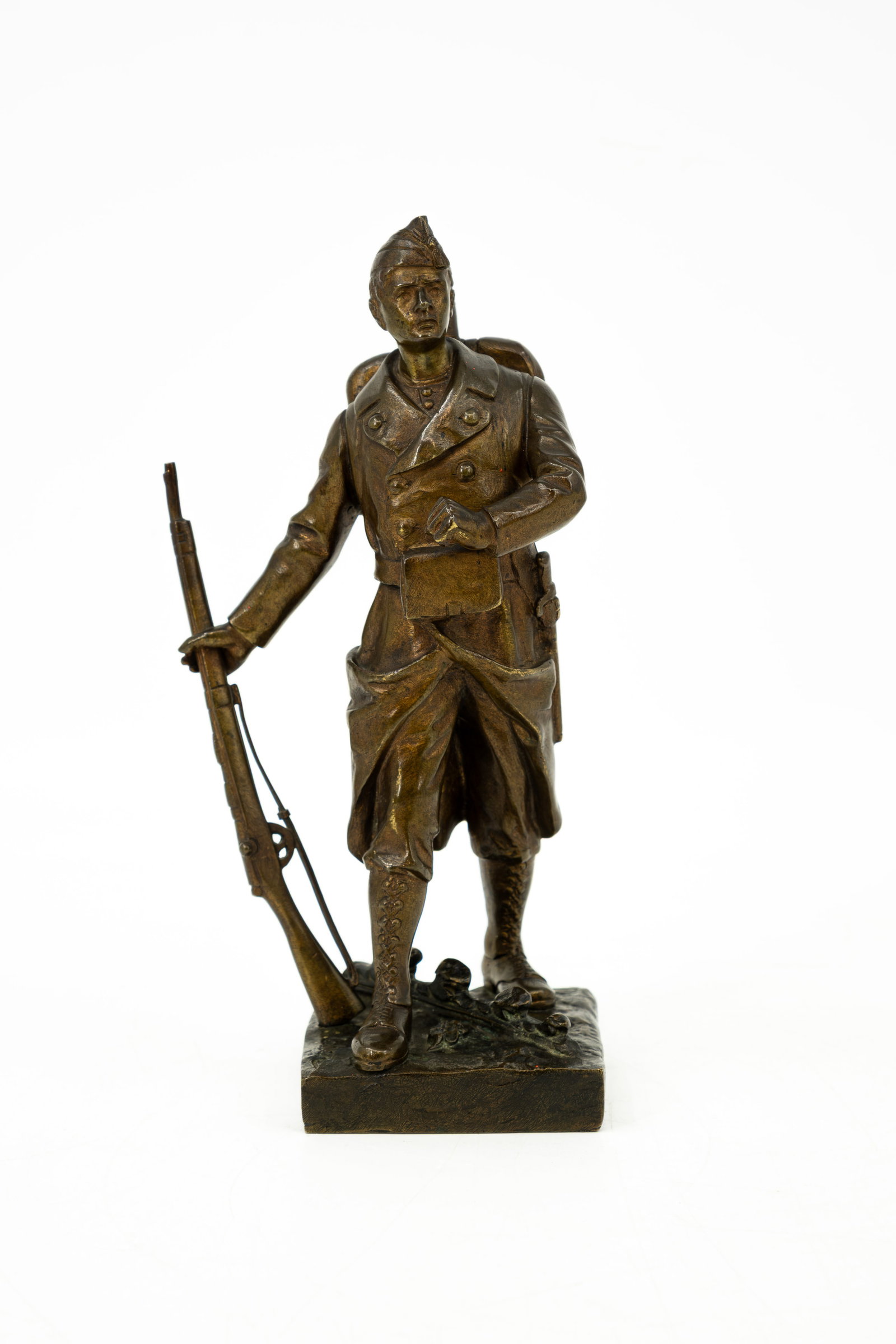 Emile Joseph CARLIER (1849-1927) An antique French patinated bronze figural military sculpture: Emile Joseph CARLIER (1849-1927) An antique French patinated bronze figural military sculpture of a French soldier of the Great War. Signed, early 20th century. H: 21 cm