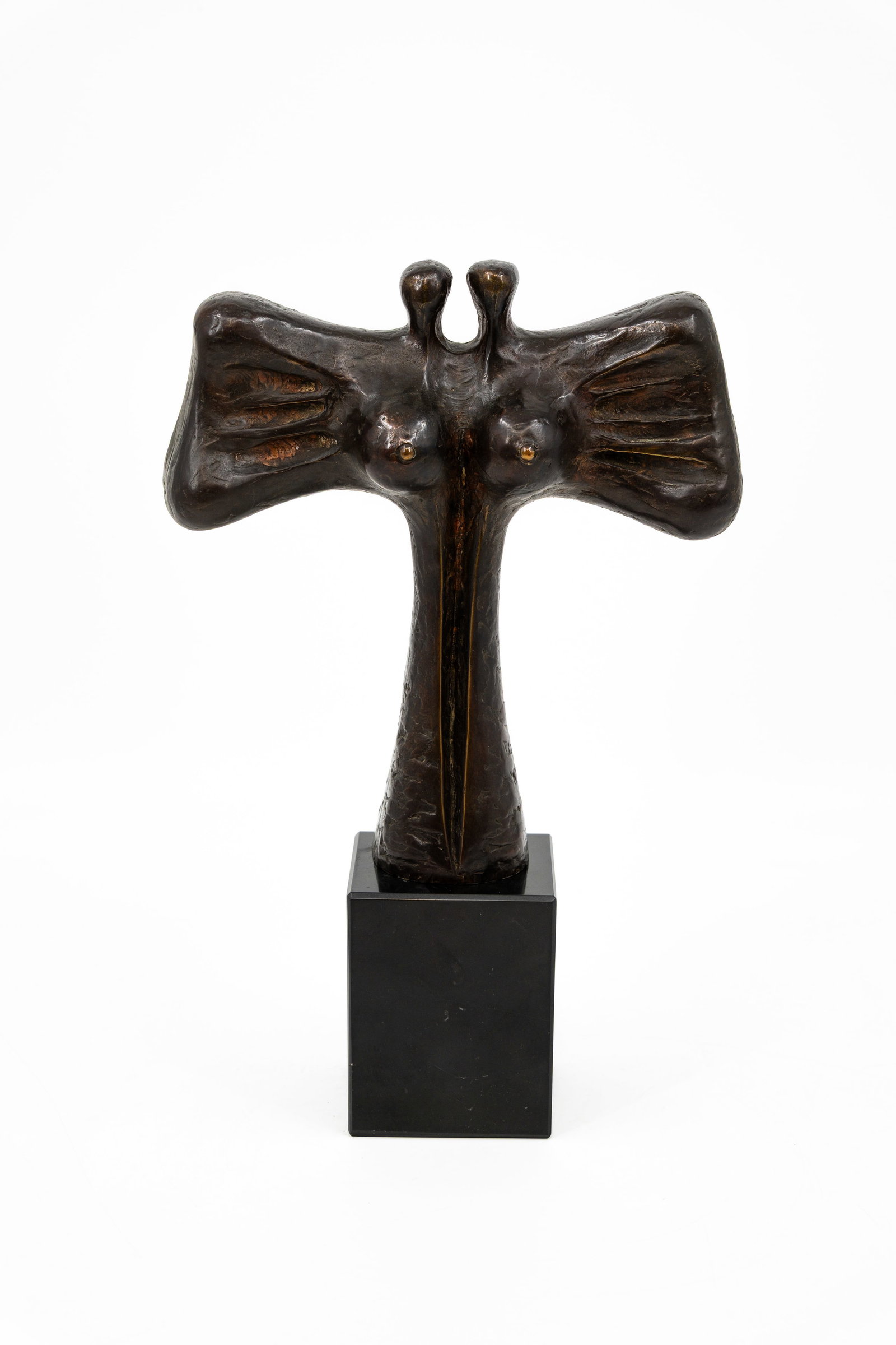 Roland MONTEYNE (1932-1993) A modernistic patinated bronze figural art sculpture: Roland MONTEYNE (1932-1993) A modernistic patinated bronze figural art sculpture. Footed on a black marble base. Signed, comes with a catalog of the artist. 20th century. H: 24 - W: 22 cm, without bas