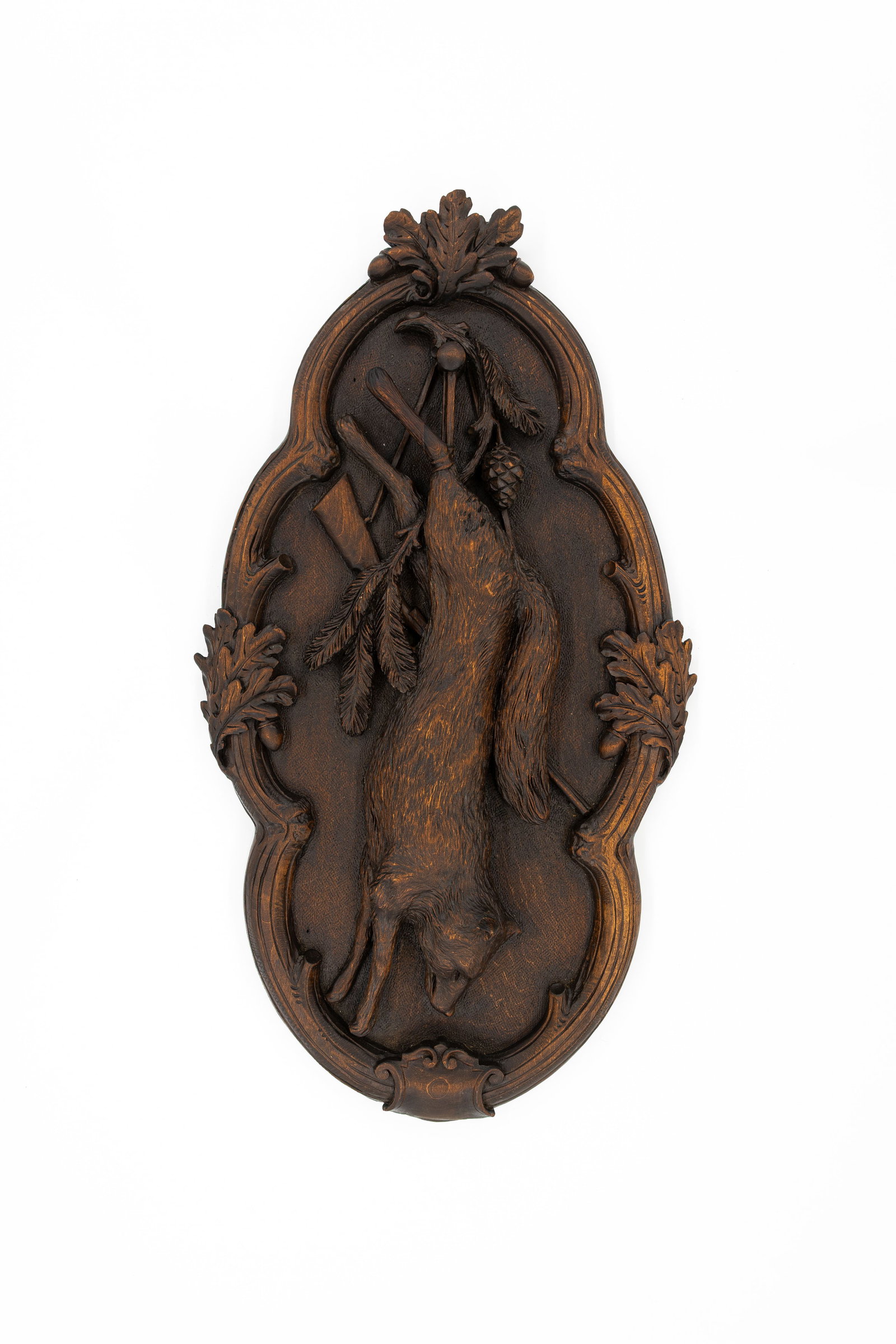 A large antique carved wooden Black Forest wall bas-relief sculpture: A large antique carved wooden Black Forest wall bas-relief sculpture of a fox hunting trophy. Circa 1900. H: 72 - W: 39 cm