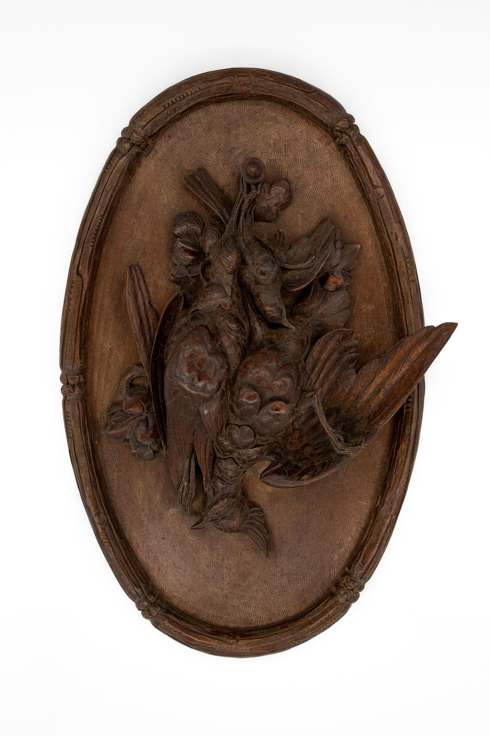 An antique carved wooden Black Forest wall bas-relief sculpture of a pheasant hunting trophy: An antique carved wooden Black Forest wall bas-relief sculpture of a pheasant hunting trophy. Circa 1900. H: 72 - W: 44 cm