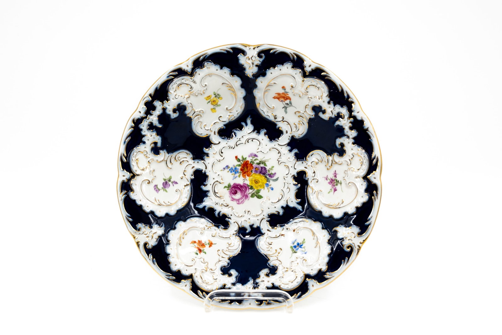 A German Meissen cobalt-blue porcelain plate with floral decoration (1 of 4)
