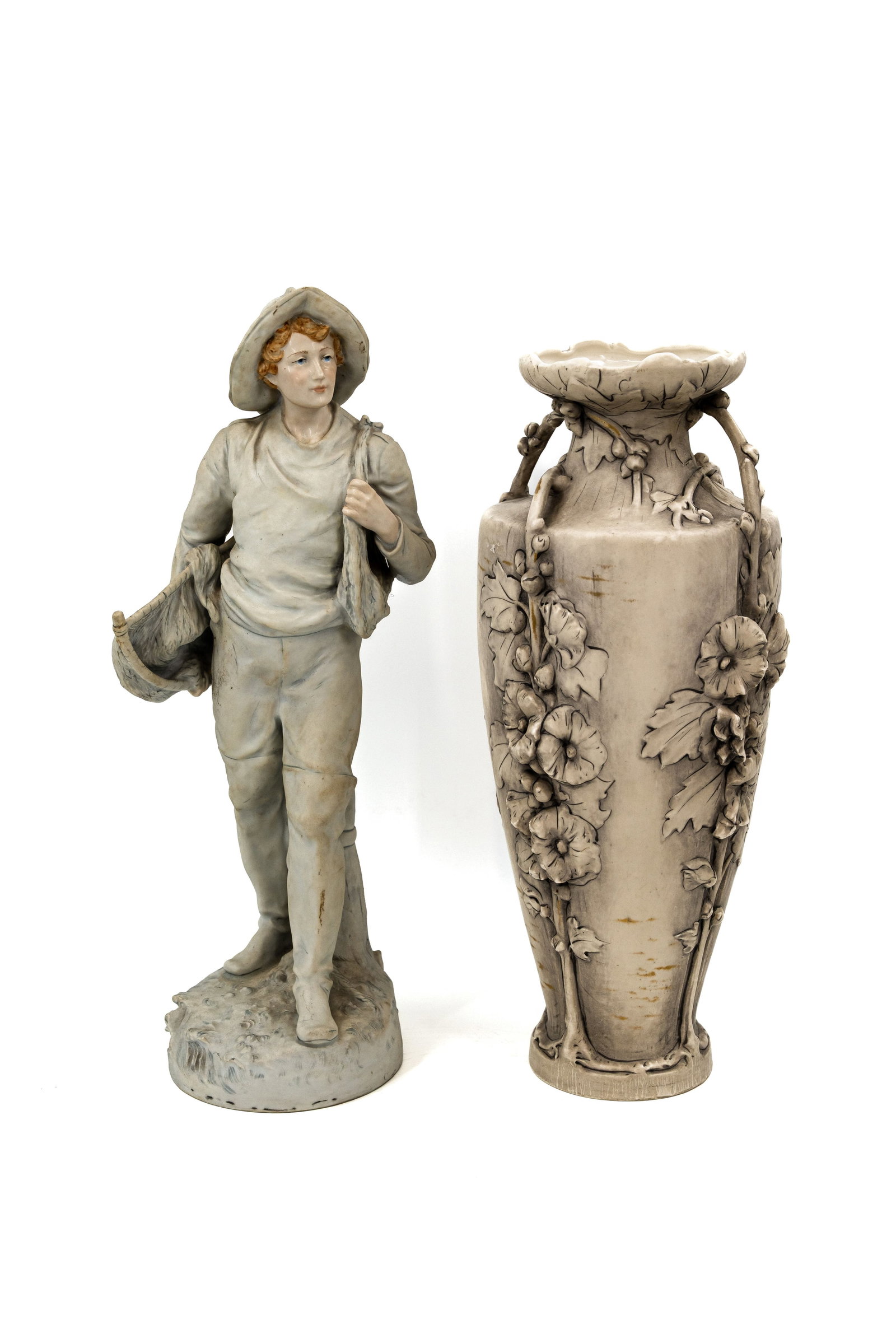 A composed lot of a Bohemian Royal Dux porcelain figurine and a decorated vase: A composed lot of a Bohemian Royal Dux porcelain boy figurine and a florally decorated vase. Marked and 20th Century. H: 49,5 - 53,5 cm