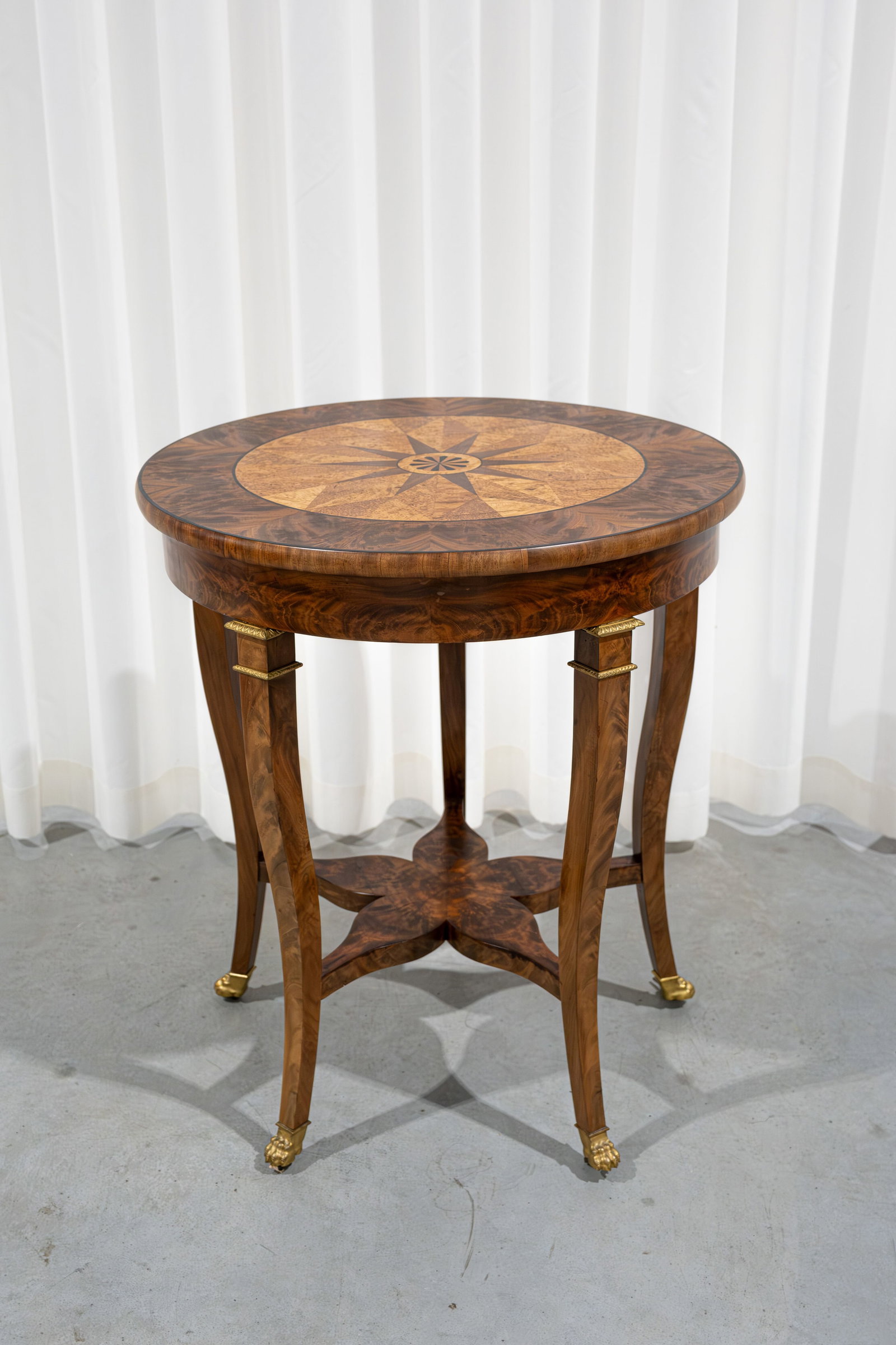 An antique marquetry inlay Guéridon side table with gilt bronze mountings and lion shaped feet: An antique marquetry inlay Guéridon side table with gilt bronze mountings and lion shaped feet. In the center with a star shaped pattern. 18th/19th century. H: 73 - W: 65 cm