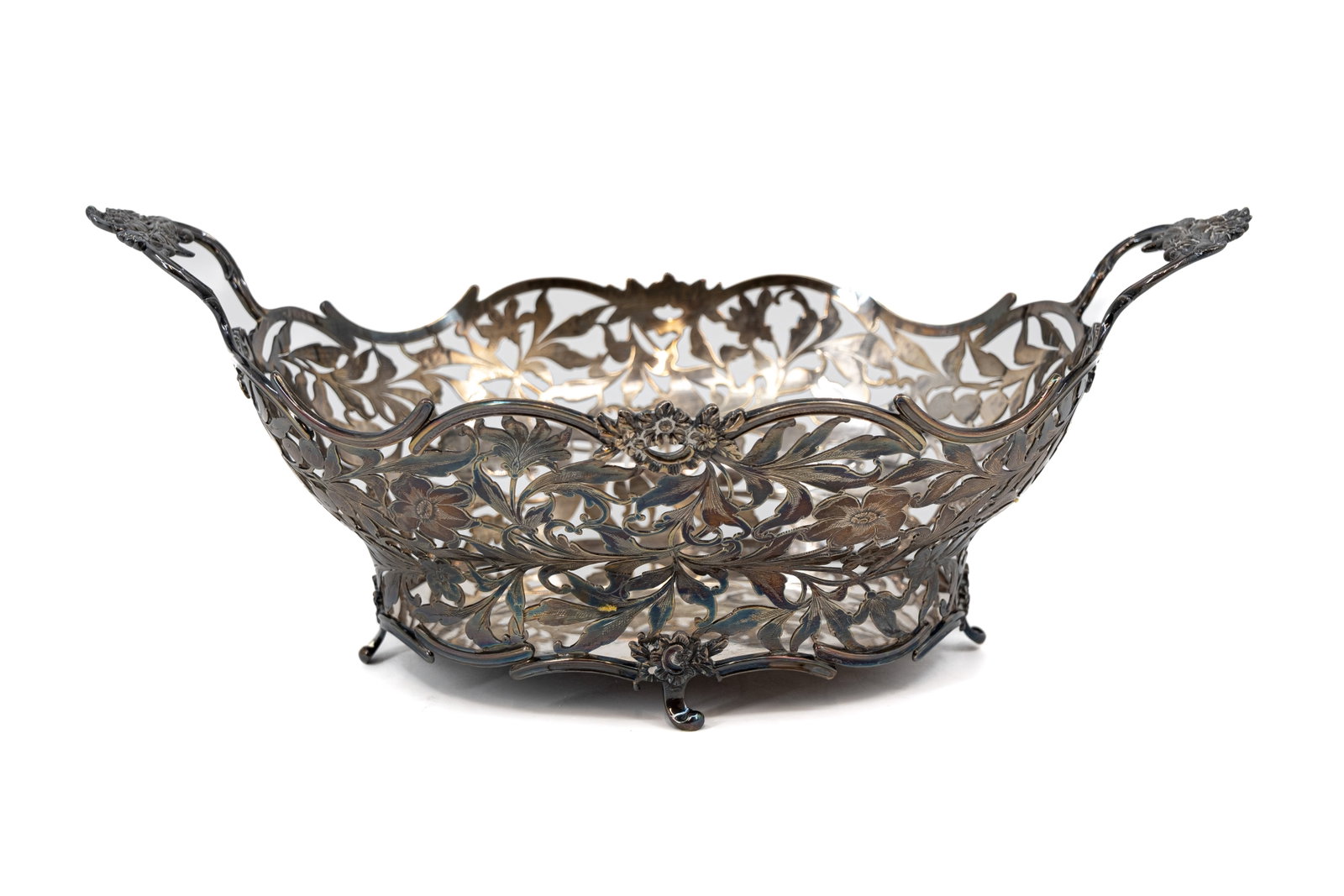 An antique art nouveau style silver finely decorated openwork basket with handles (1 of 16)