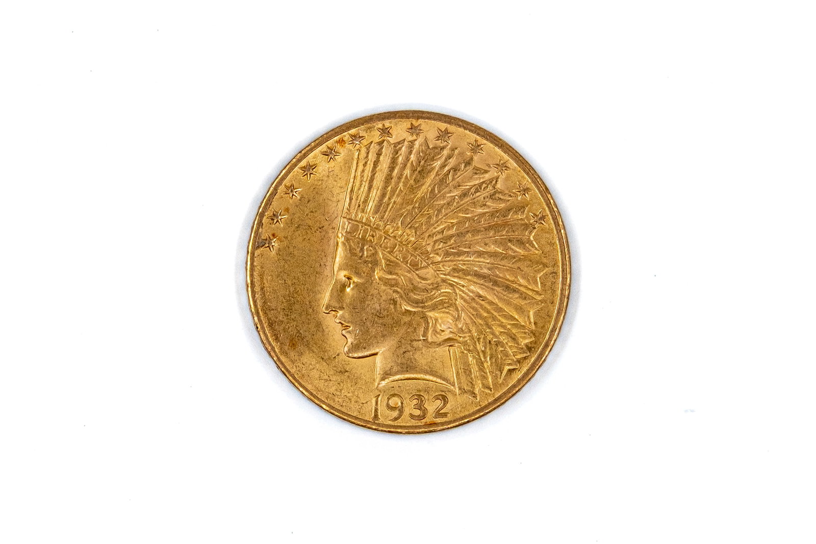 A United States gold 10 Dollars coin, Indian Head type, dated 1932: A United States gold 10 Dollars coin, Indian Head type, dated 1932. With Native American head in feathered headdress on the obverse, and standing eagle on the reverse. Weight: 16,7g