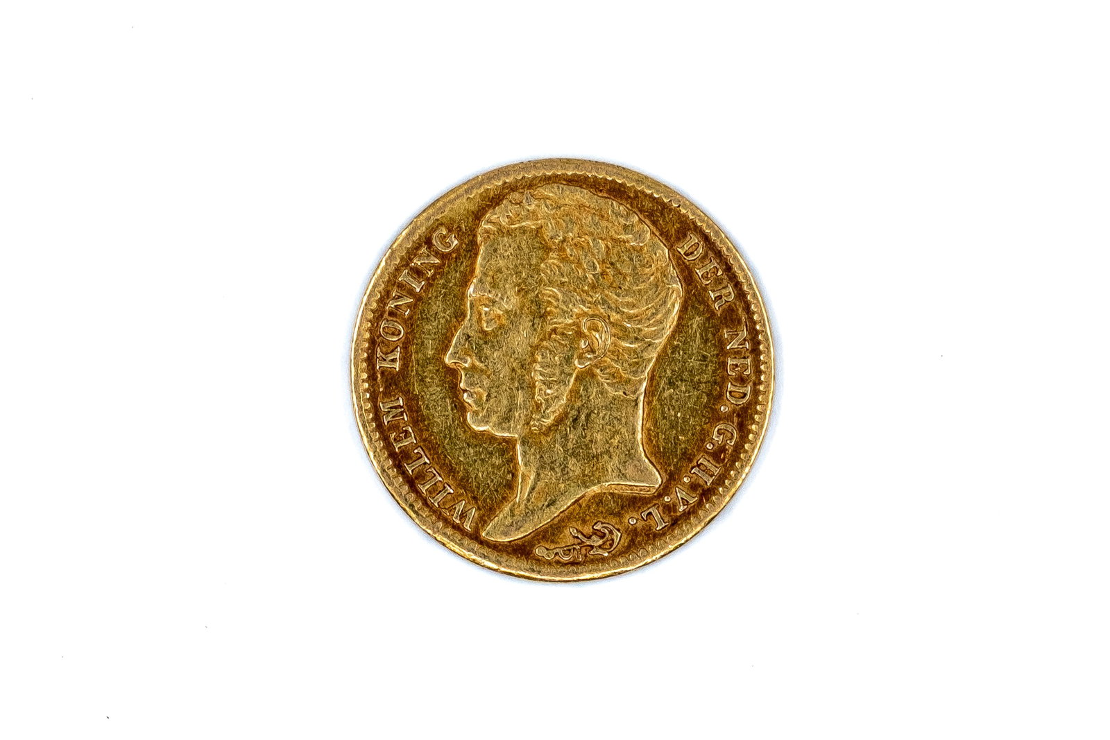 A Dutch gold 10 Gulden coin of William I, dated 1830: A Dutch gold 10 Gulden coin of William I, dated 1830. With head of William I on the obverse, and crowned shield with lion on the reverse. Weight: 6,7g