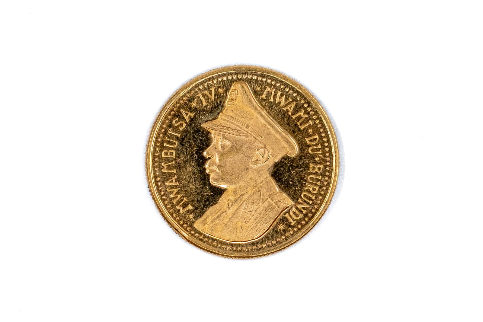 A Burundi gold 25 Francs coin of Mwambutsa IV, dated 1962: A Burundi gold 25 Francs coin of Mwambutsa IV, dated 1962. With bust of Mwambutsa IV in military uniform on the obverse, and national arms with independence legend and denomination on the reverse. Wei