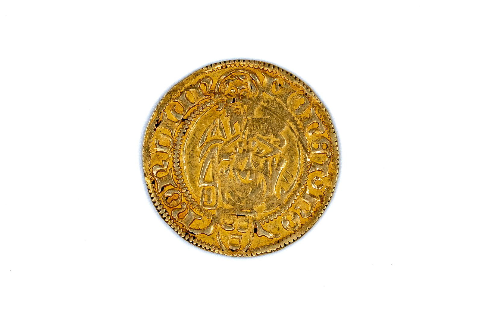 A German gold 1 goldgulden coin , Hamburg, Frederick III as King: A German gold 1 goldgulden coin , Hamburg, Frederick III as King, (1440-1493). Standing crowned king facing on the obverse, imperial orb within ornamental quatrefoil on the reverse. Weight: 3,3g