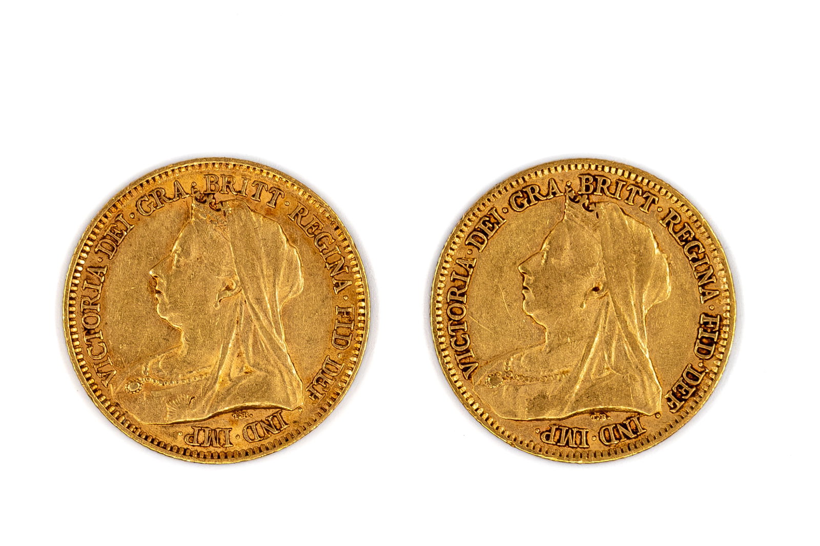 A lot of two British gold half sovereigns of Queen Victoria, dated 1893: A lot of two British gold half sovereigns of Queen Victoria, dated 1893. Comprising veiled head issues, with St George slaying the dragon reverse. Total weight: 7,9g