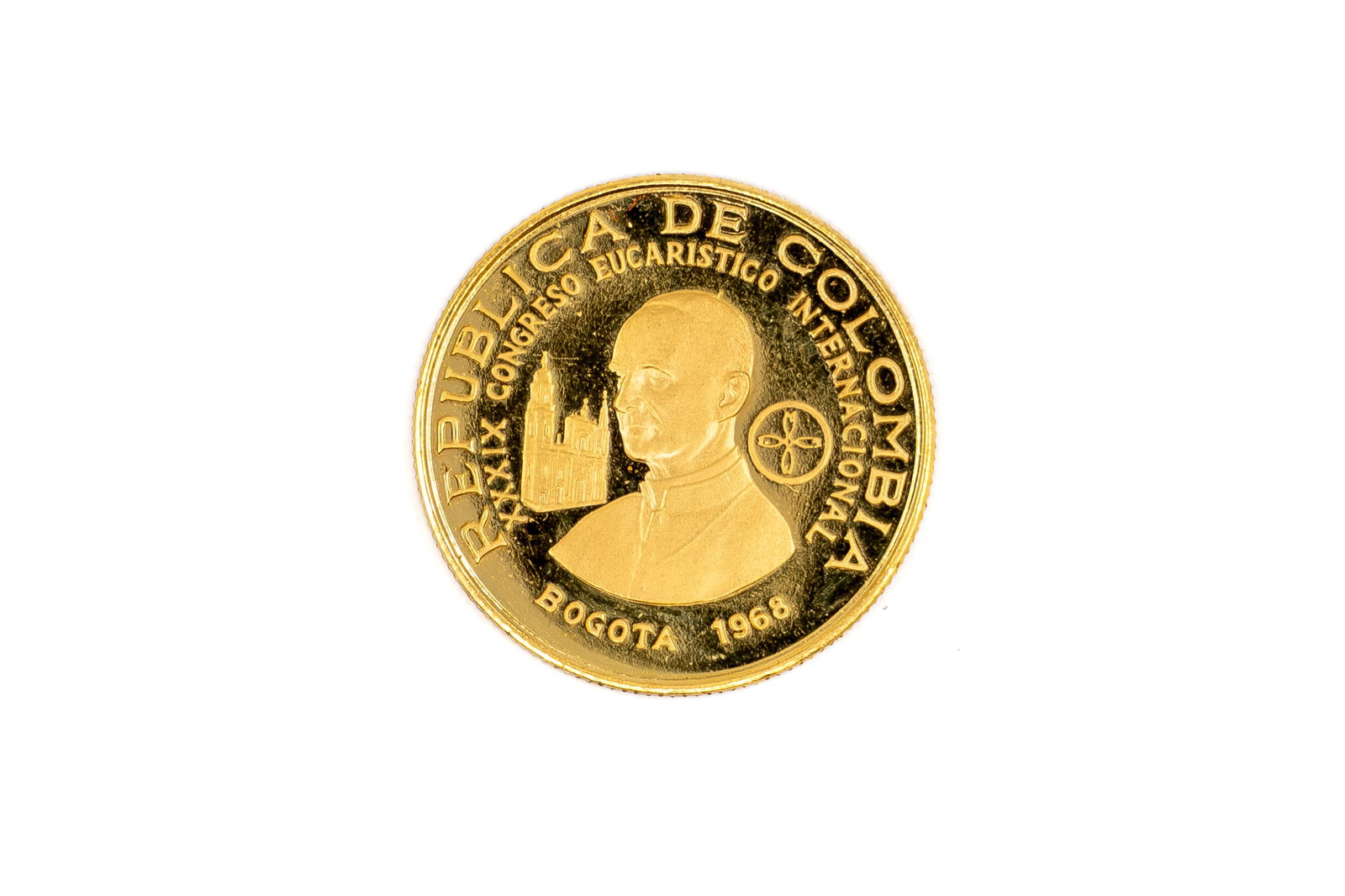 A Colombian gold 100 pesos coin, dated 1968: A Colombian gold 100 pesos coin, dated 1968. Issued for the 39th International Eucharistic Congress in Bogotá, with national arms and denomination reverse, accompanied by its original presentation ca