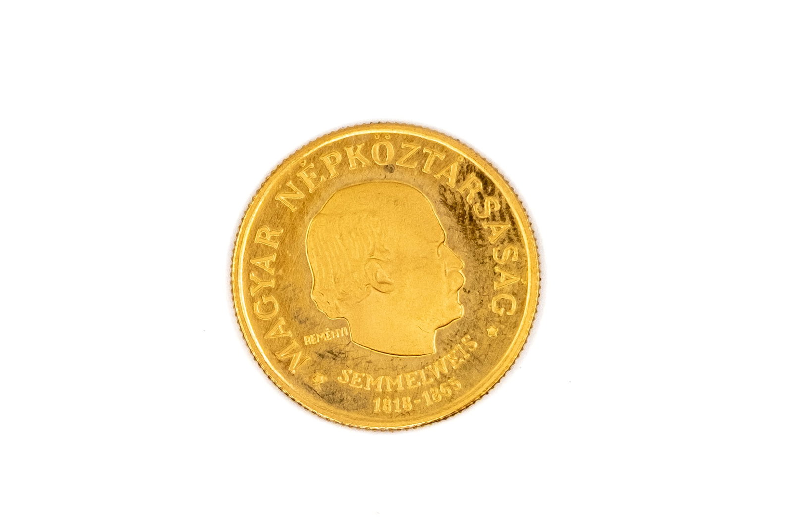A Hungarian gold 50 forint coin, dated 1968: A Hungarian gold 50 forint coin, dated 1968. Issued for the 150th anniversary of the birth of Ignaz Semmelweis, with portrait obverse and Hungarian arms reverse, accompanied by its original presentati