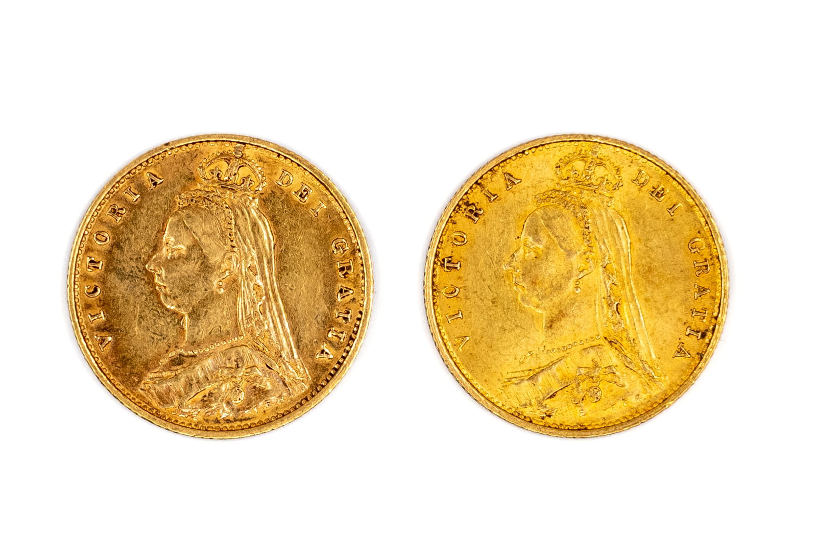 A lot of two British gold half sovereigns of Queen Victoria, dated 1887: A lot of two British gold half sovereigns of Queen Victoria, dated 1887. Comprising Jubilee head issues, with crowned shield reverse. Total weight: 8g