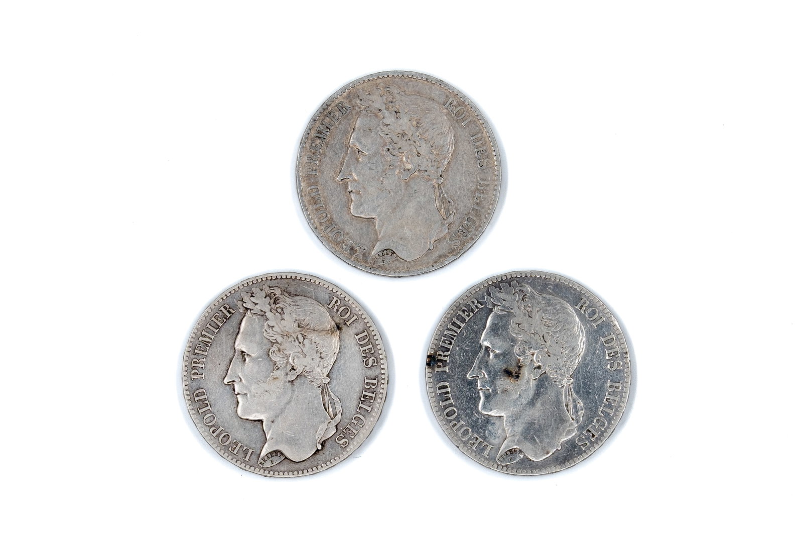 A lot of three Belgian silver 5 Francs coins of Leopold I: A lot of three Belgian silver 5 Francs coins of Leopold I, dated 1847, 1848, and 1849. With portrait of the king on the obverse and denomination within wreath on the reverse. Total weight : 47,7g