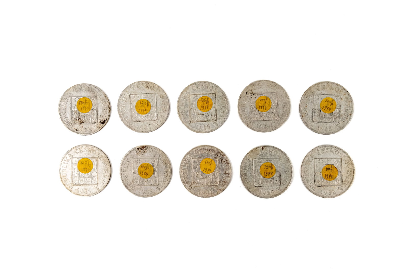 A lot of 10 Czechoslovak silver 10 korun coins, dated 1930-1935: A lot of 10 Czechoslovak silver 10 korun coins, dated 1930-1935. Comprising various issues with seated female figure holding a branch on the obverse and the Czechoslovak coat of arms with lion on the 