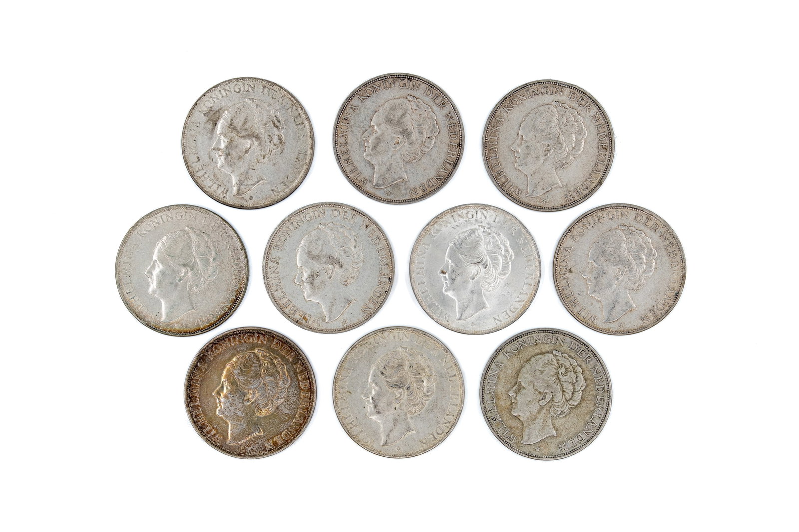 A lot of 10 Dutch silver 2½ Gulden coins of Queen Wilhelmina, dated 1929-1939 (1 of 2)