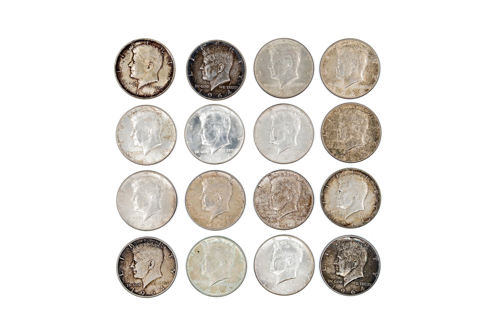 A lot of 16 United States silver Half Dollars, all dated 1964: A lot of 16 United States silver Half Dollars, all dated 1964. Featuring the portrait of John F. Kennedy on the obverse and the presidential eagle on the reverse. Total weight: 198,8g