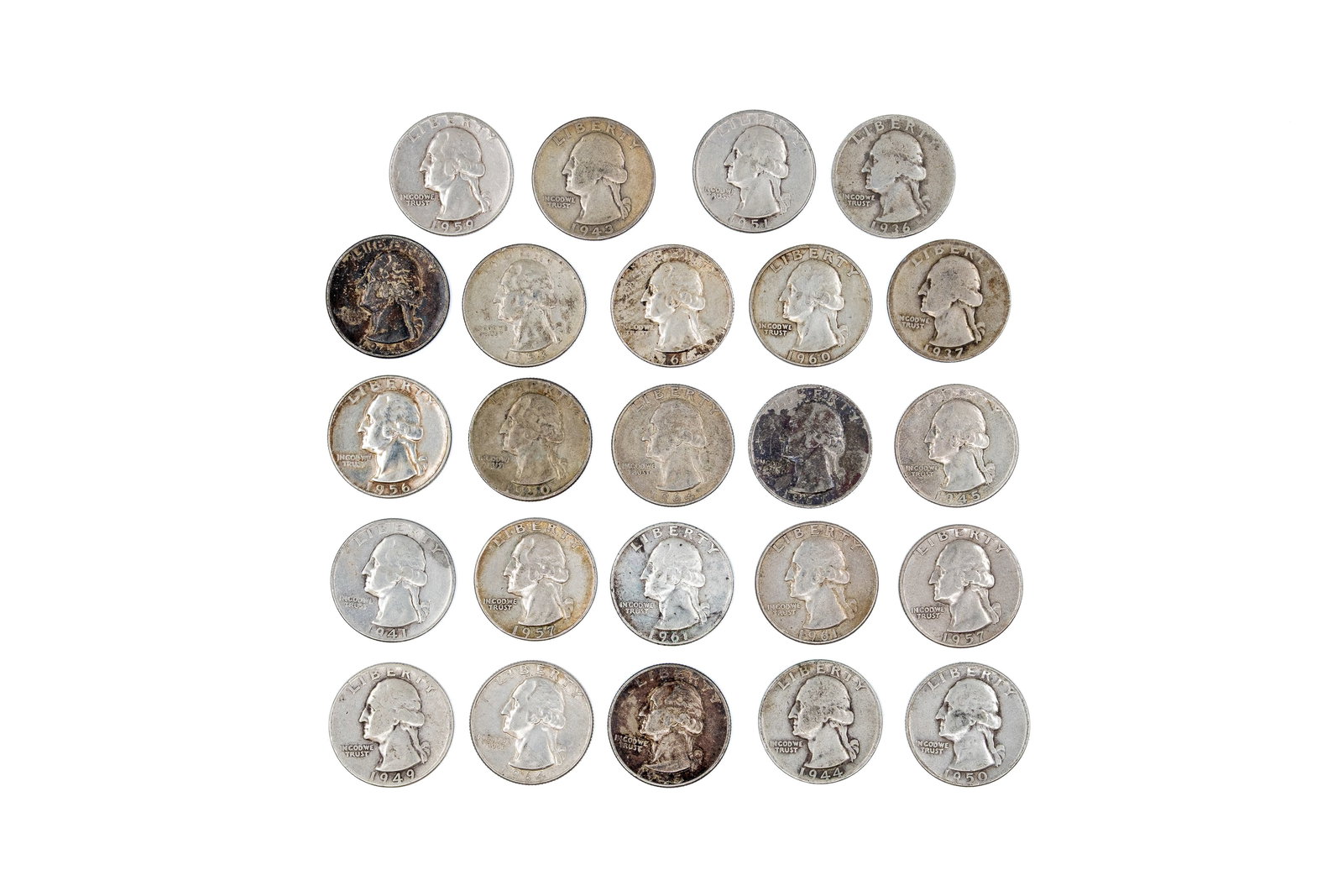 A lot of 24 United States silver coins, comprising Quarter Dollars, dated mid-20th century: A lot of 24 United States silver coins, comprising Quarter Dollars, dated mid-20th century. Featuring the portrait of George Washington on the obverse and an eagle on the reverse. Total weight: 148,4g