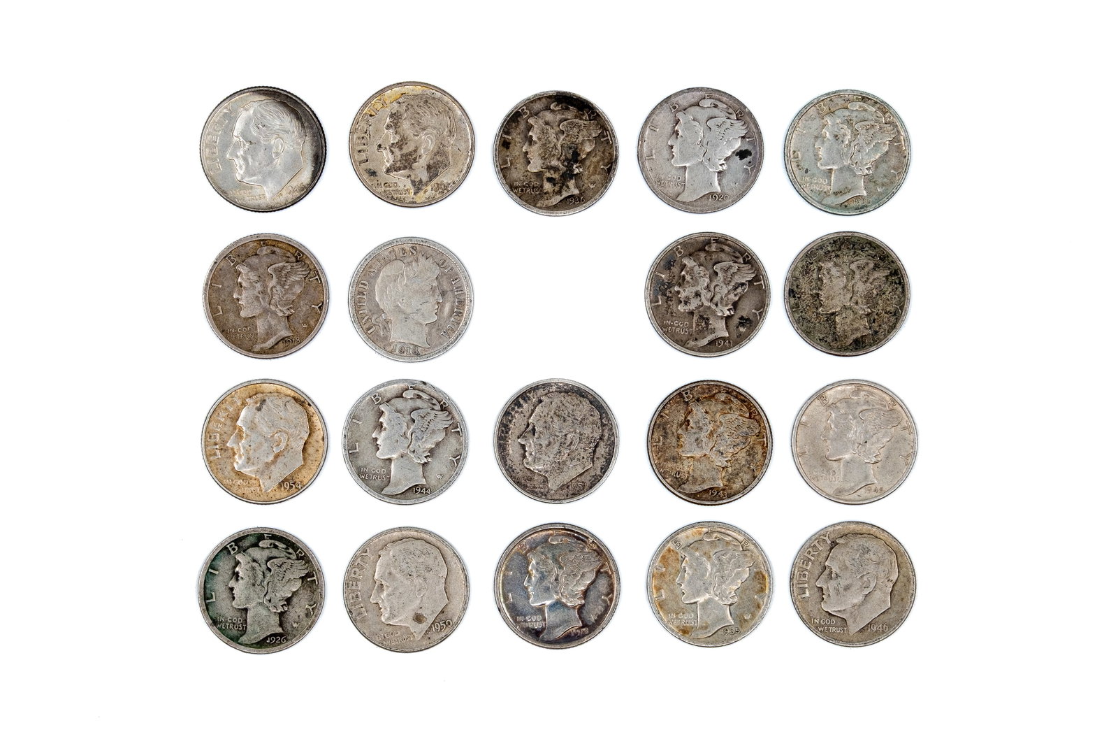 A lot of 19 United States silver one dime coins, dated early to mid-20th century: A lot of 19 United States silver one dime coins, dated early to mid-20th century. Including various designs with Liberty and Roosevelt portraits on the obverse and wreath and torch motifs on the rever